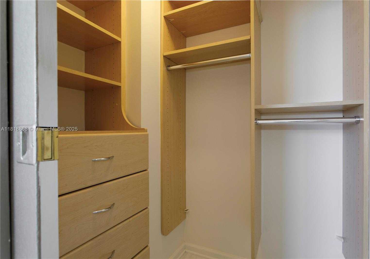 Small Image of 4775 COLLINS AVE #2805, Miami Beach Number 12