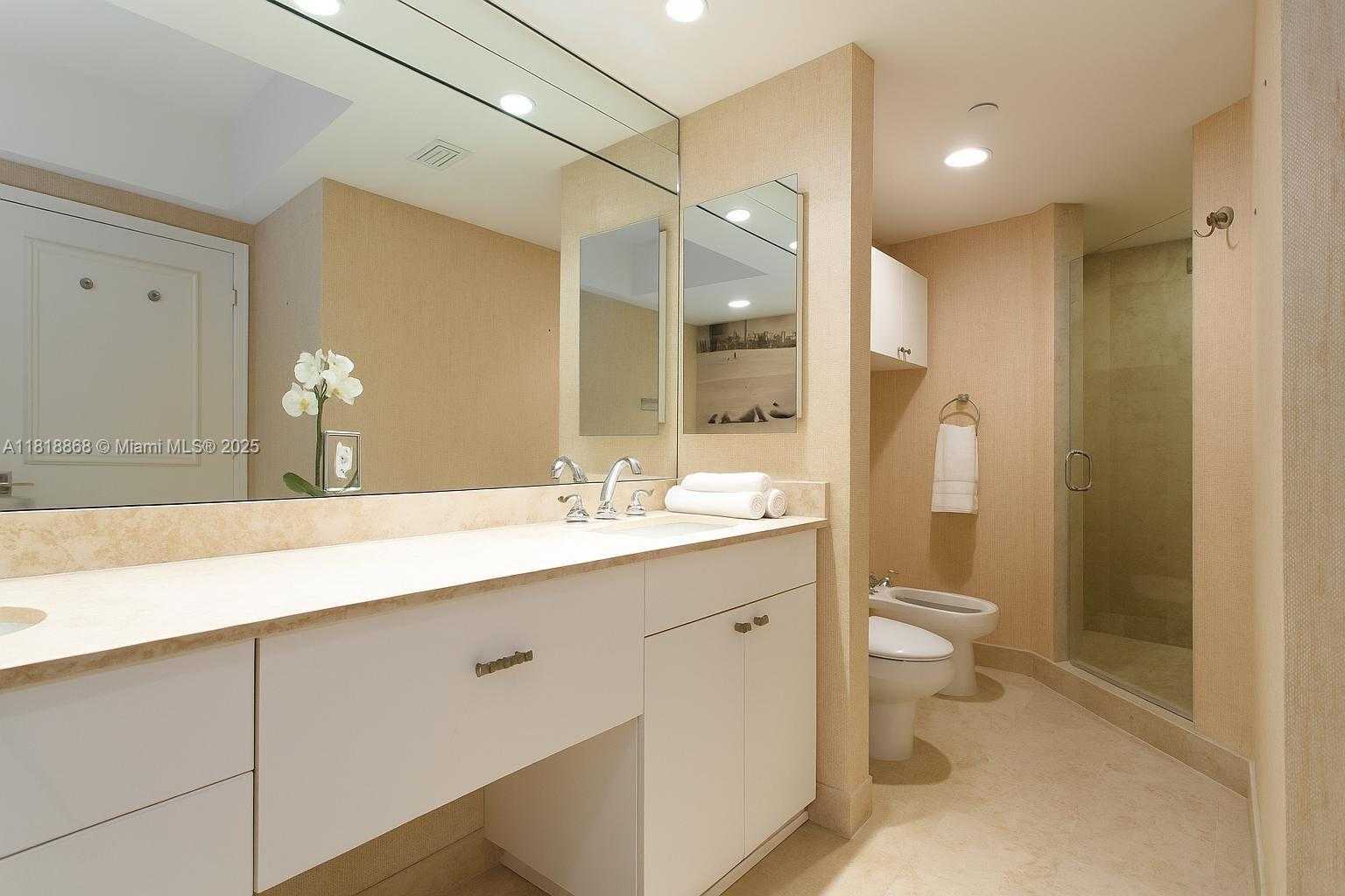 Small Image of 4775 COLLINS AVE #2805, Miami Beach Number 7