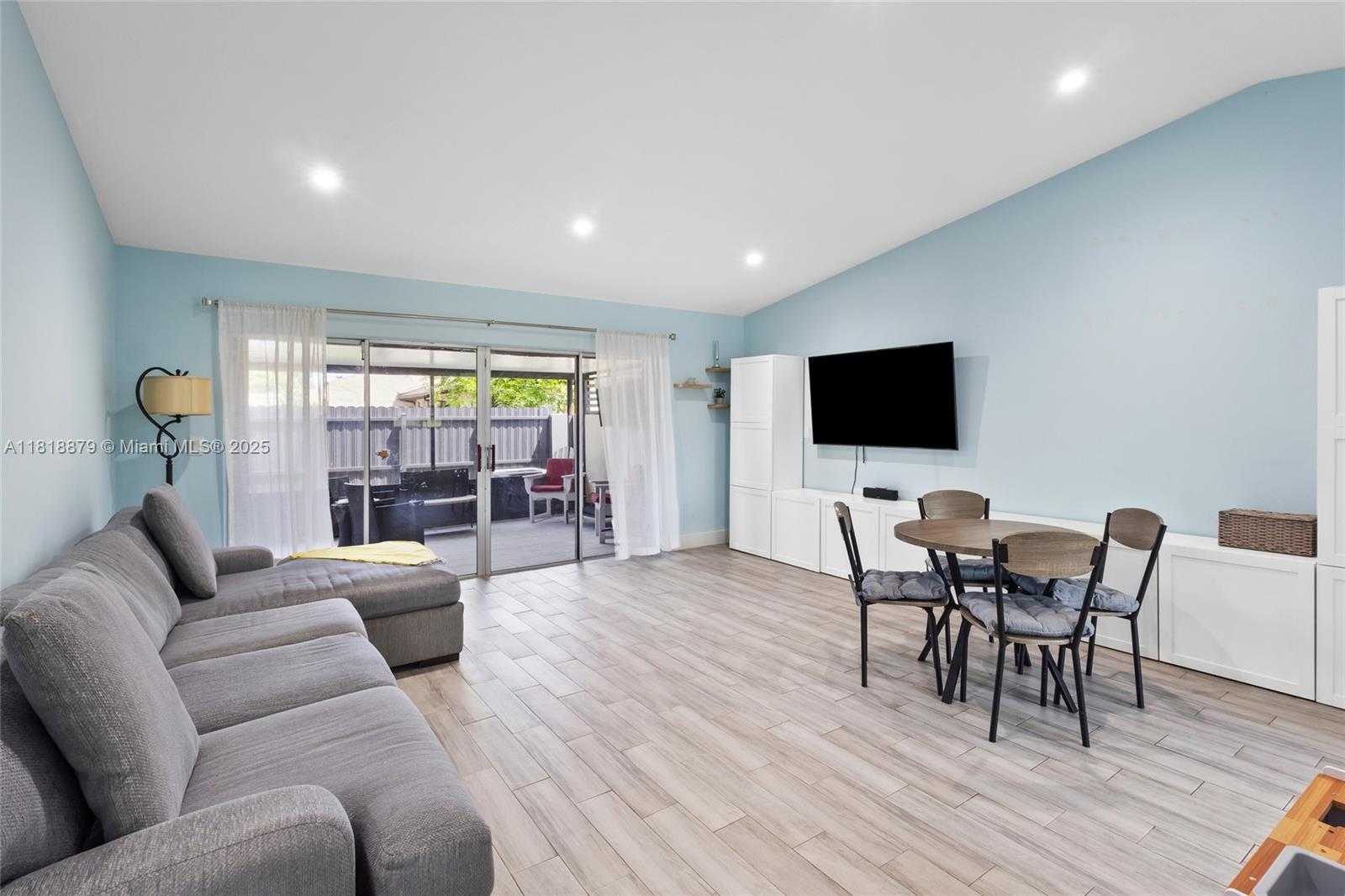 Small Image of 12224 SOUTH WEST 118TH LN, Miami Number 5
