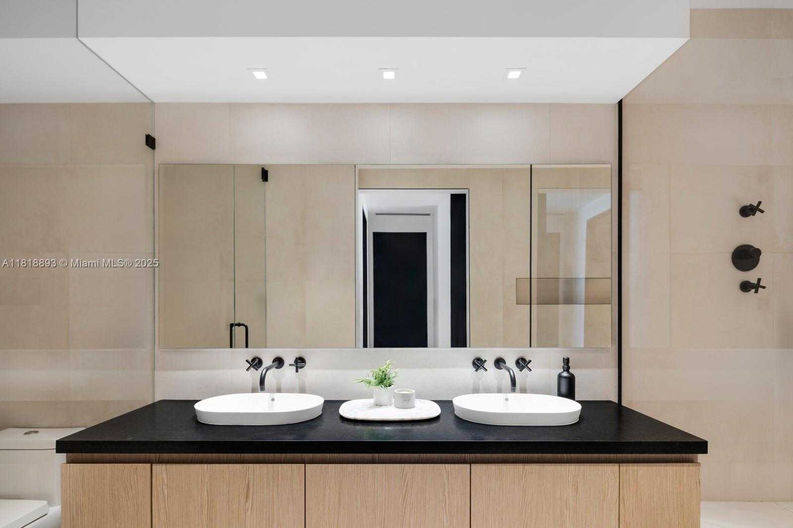 Small Image of 11 ISLAND AVE #PH2, Miami Beach Number 13