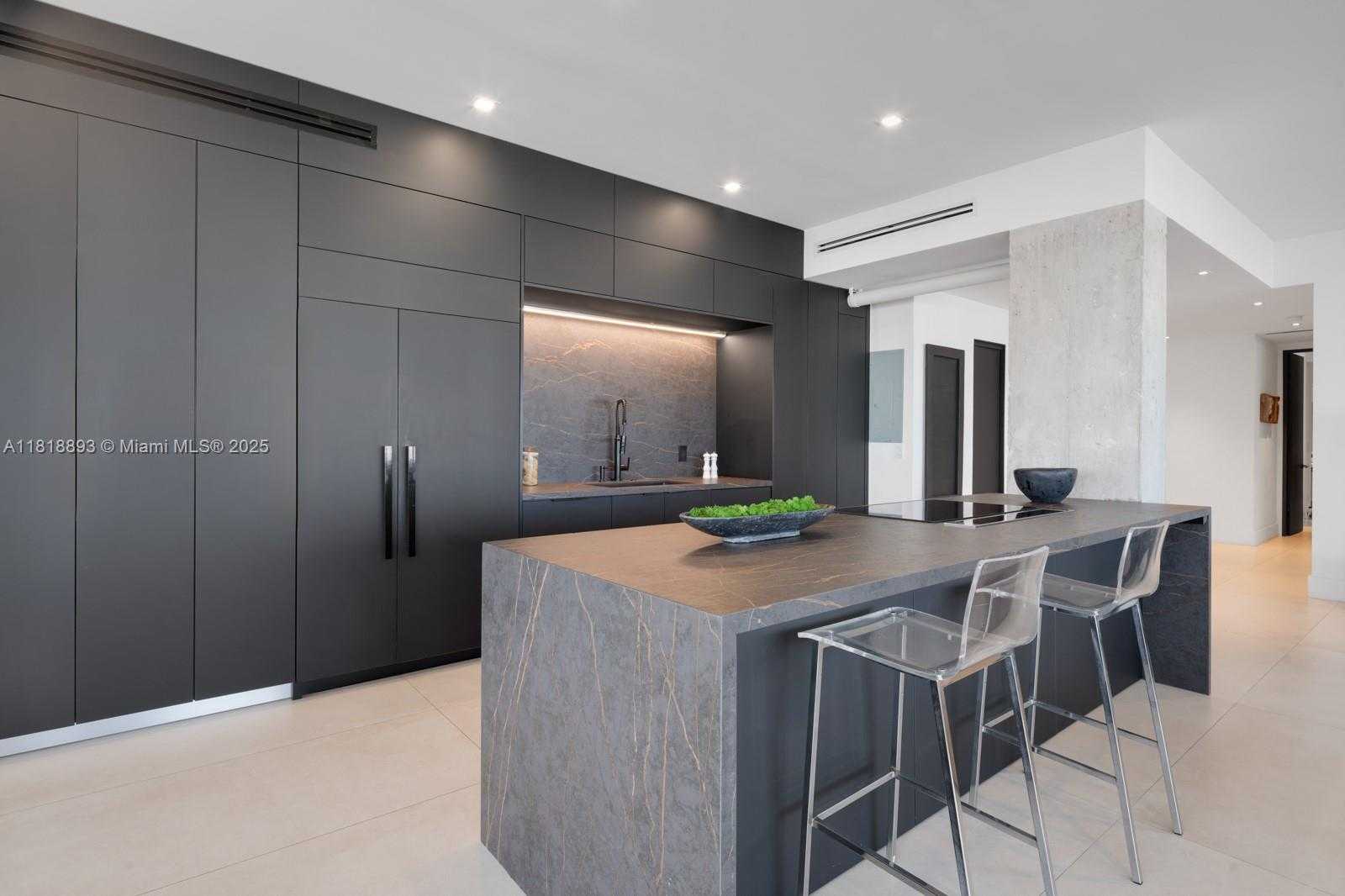 Small Image of 11 ISLAND AVE #PH2, Miami Beach Number 3