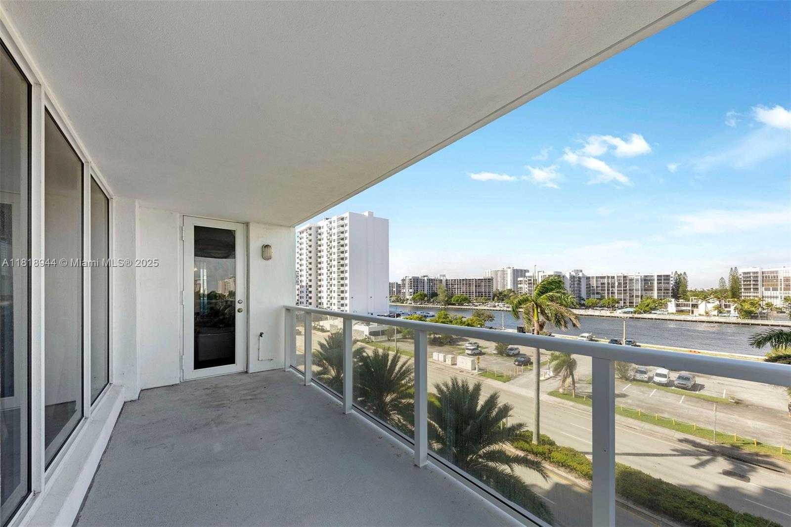 Small Image of 2751 SOUTH OCEAN DR #501N, Hollywood Number 17