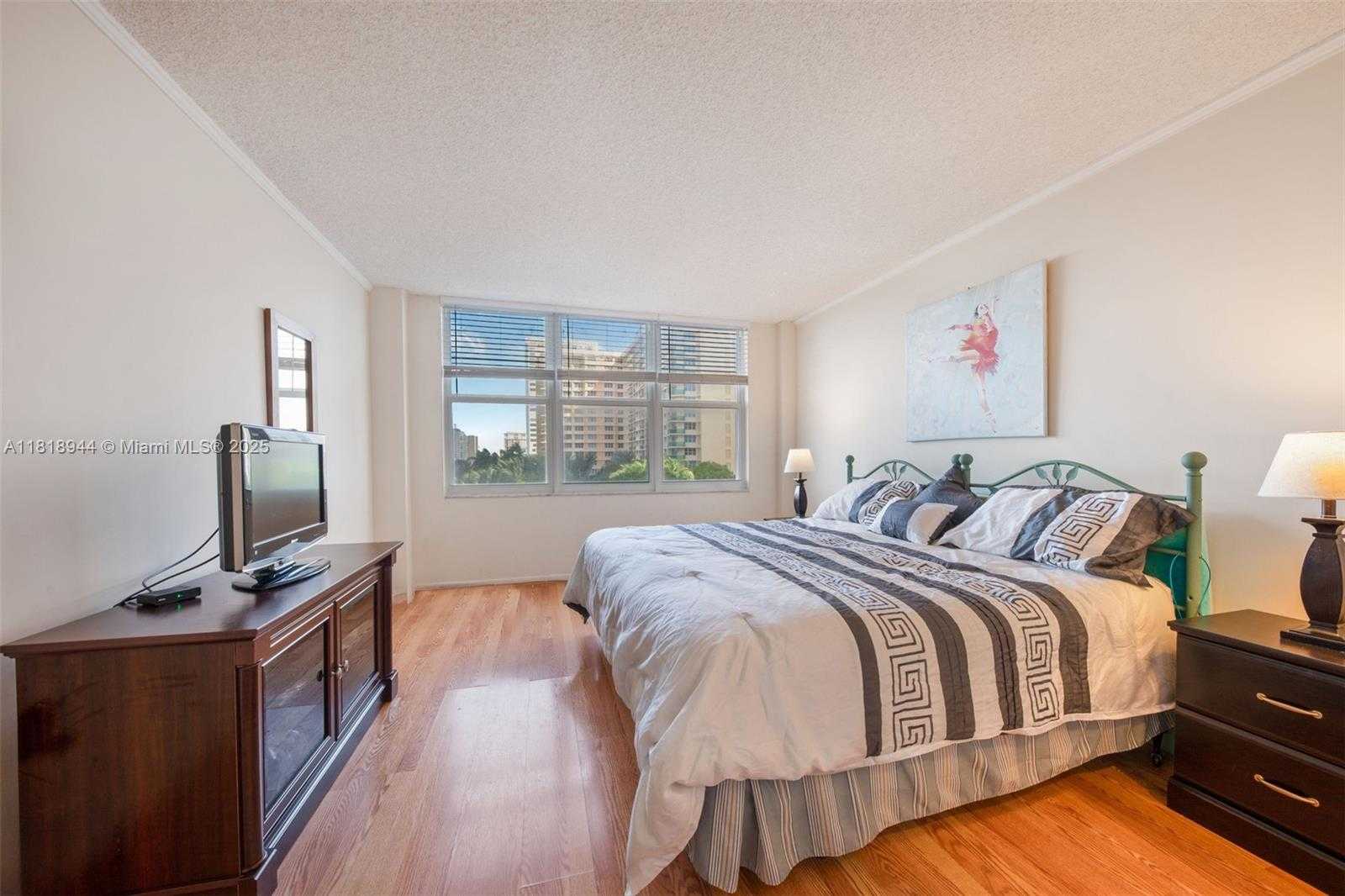 Small Image of 2751 SOUTH OCEAN DR #501N, Hollywood Number 29