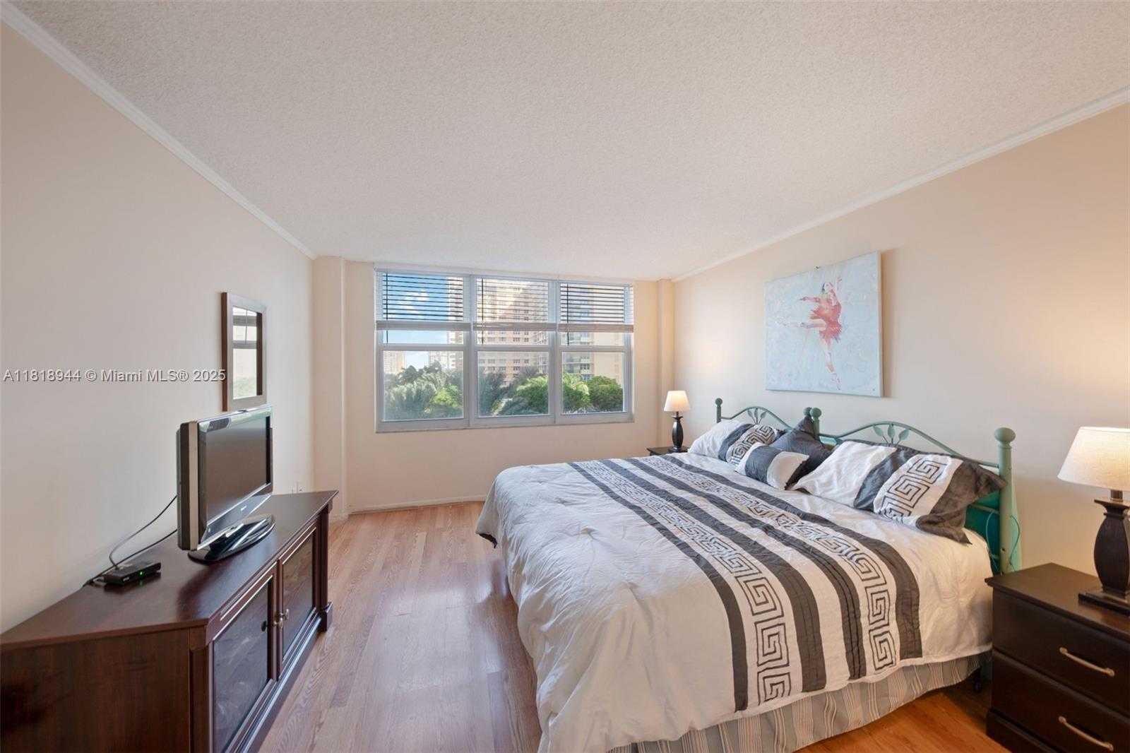 Small Image of 2751 SOUTH OCEAN DR #501N, Hollywood Number 30