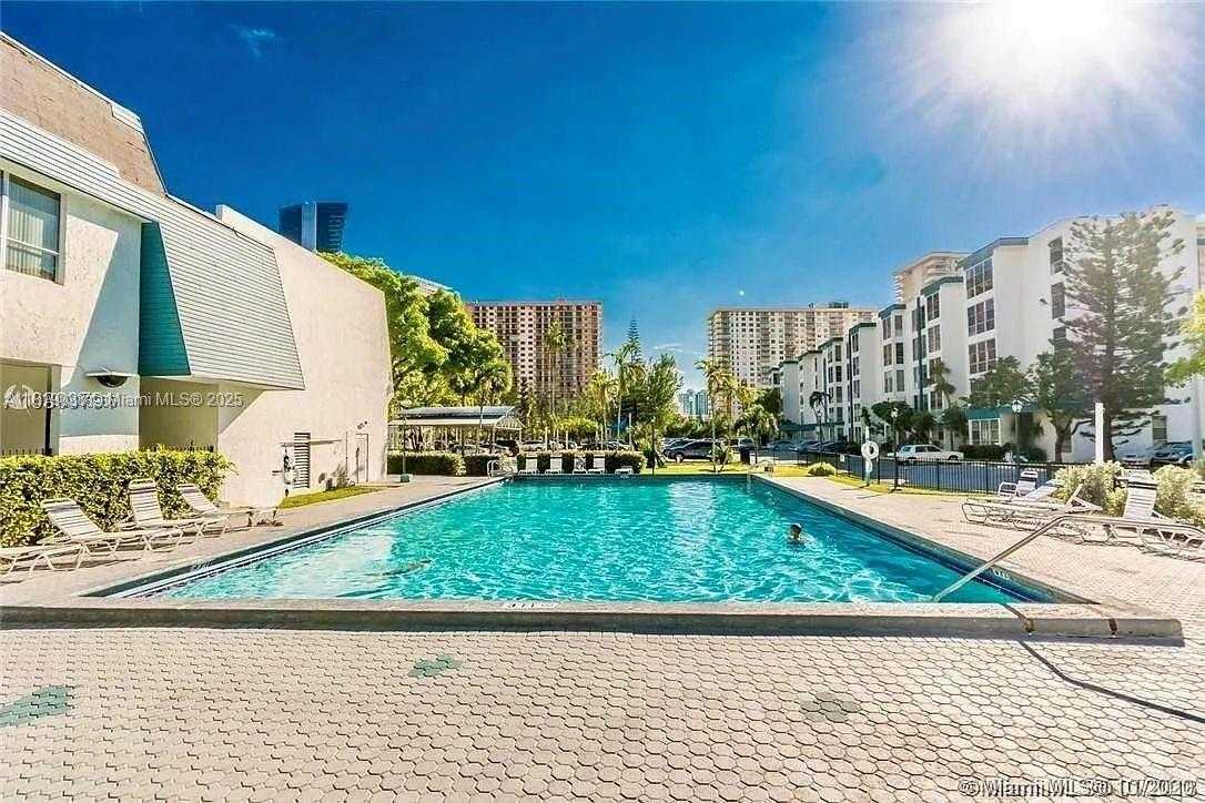 Small Image of 17570 ATLANTIC BLVD #105, Sunny Isles Beach Number 14