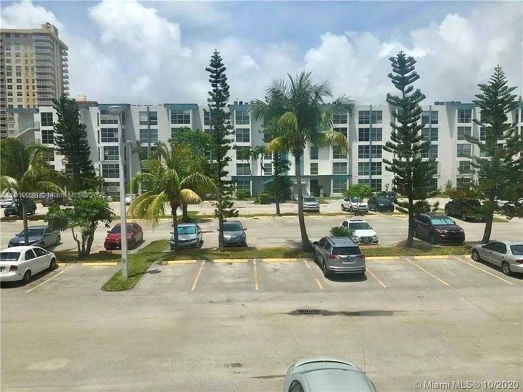 Small Image of 17570 ATLANTIC BLVD #105, Sunny Isles Beach Number 19
