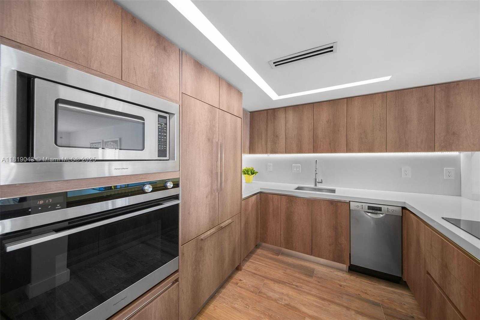 Small Image of 1450 LINCOLN RD #809, Miami Beach Number 7
