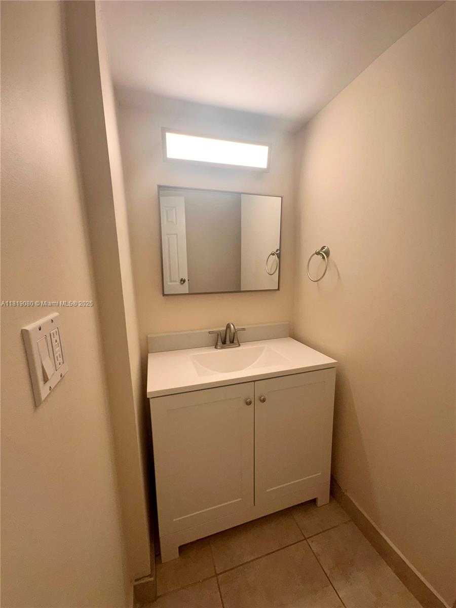 Small Image of 2935 NORTH EAST 163RD ST #3P, North Miami Beach Number 14
