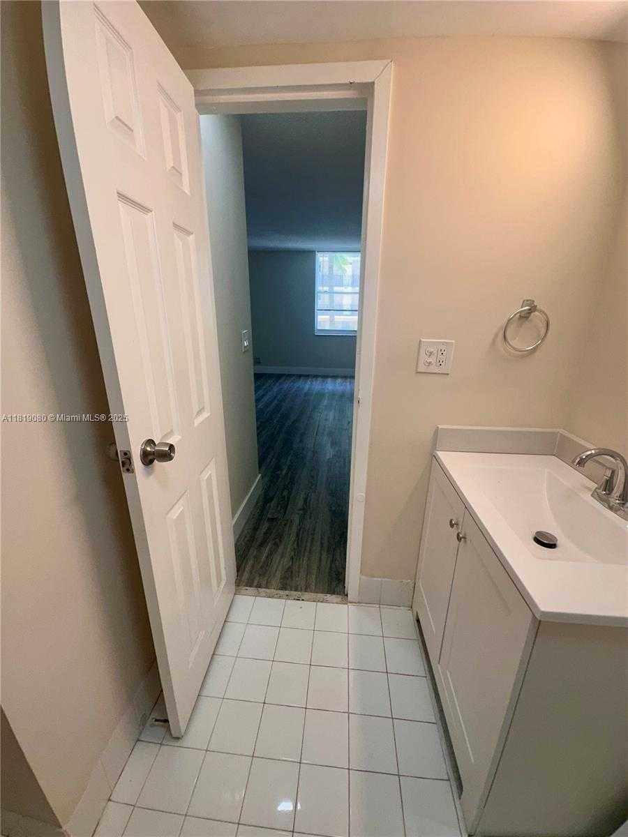 Small Image of 2935 NORTH EAST 163RD ST #3P, North Miami Beach Number 26