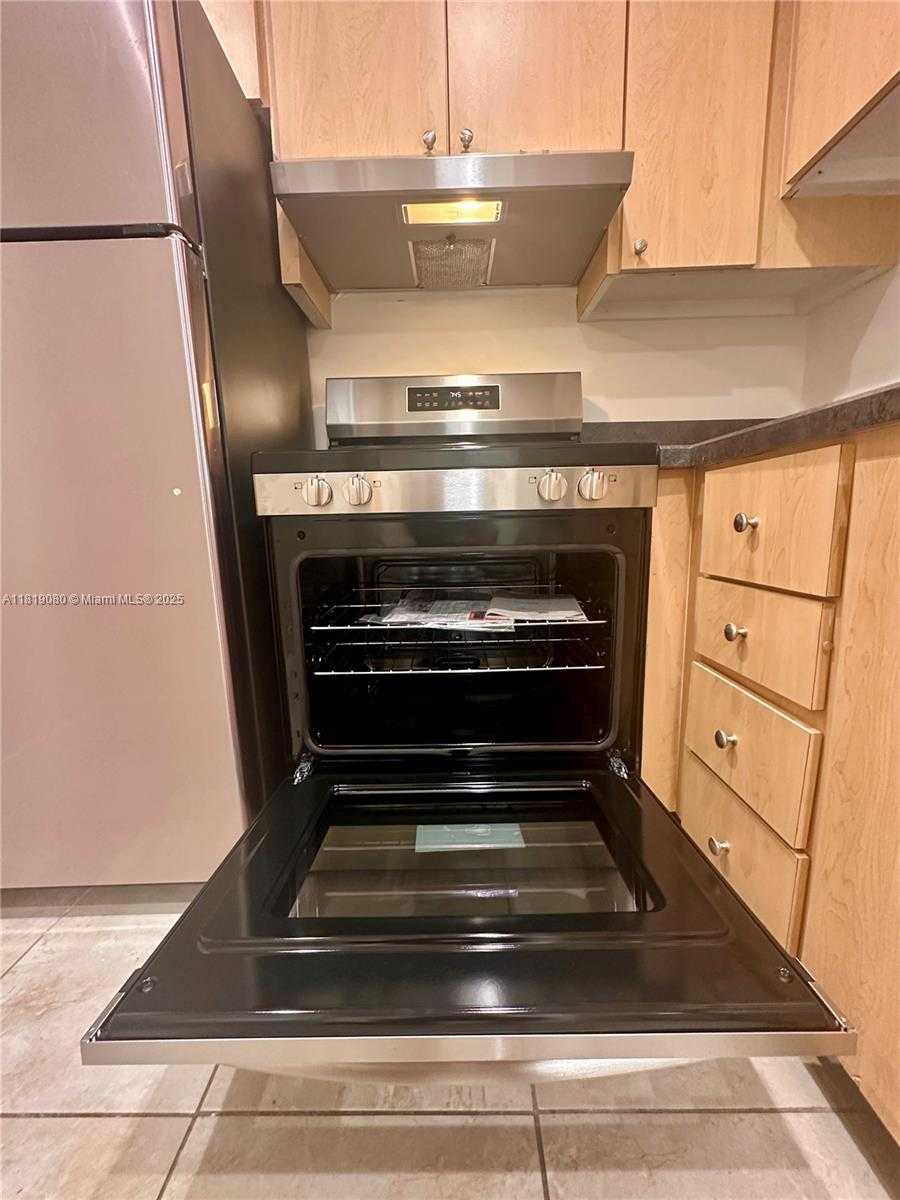 Small Image of 2935 NORTH EAST 163RD ST #3P, North Miami Beach Number 6