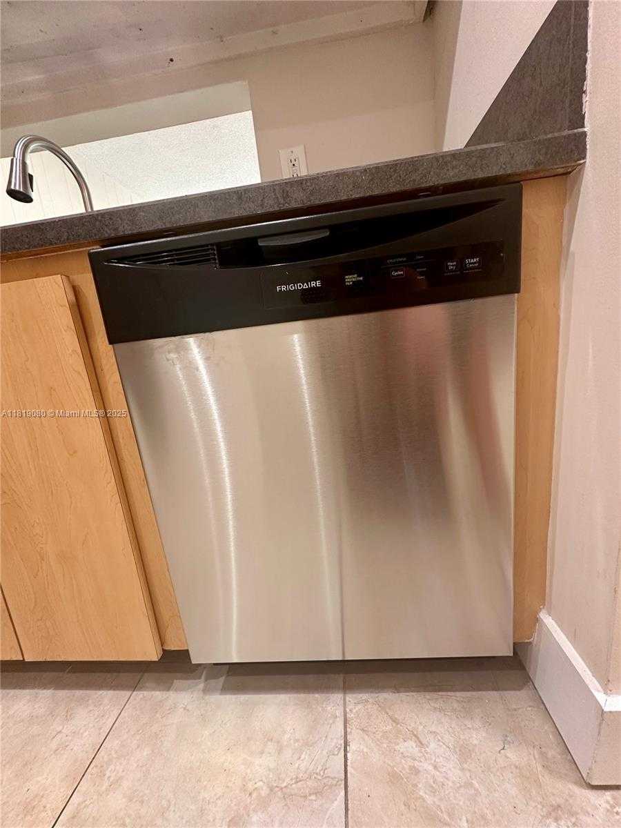Small Image of 2935 NORTH EAST 163RD ST #3P, North Miami Beach Number 7