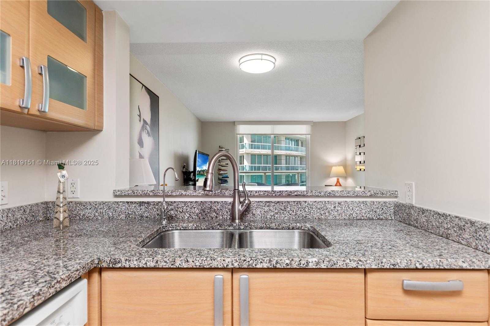 Small Image of 2101 BRICKELL AVE #2409, Miami Number 12