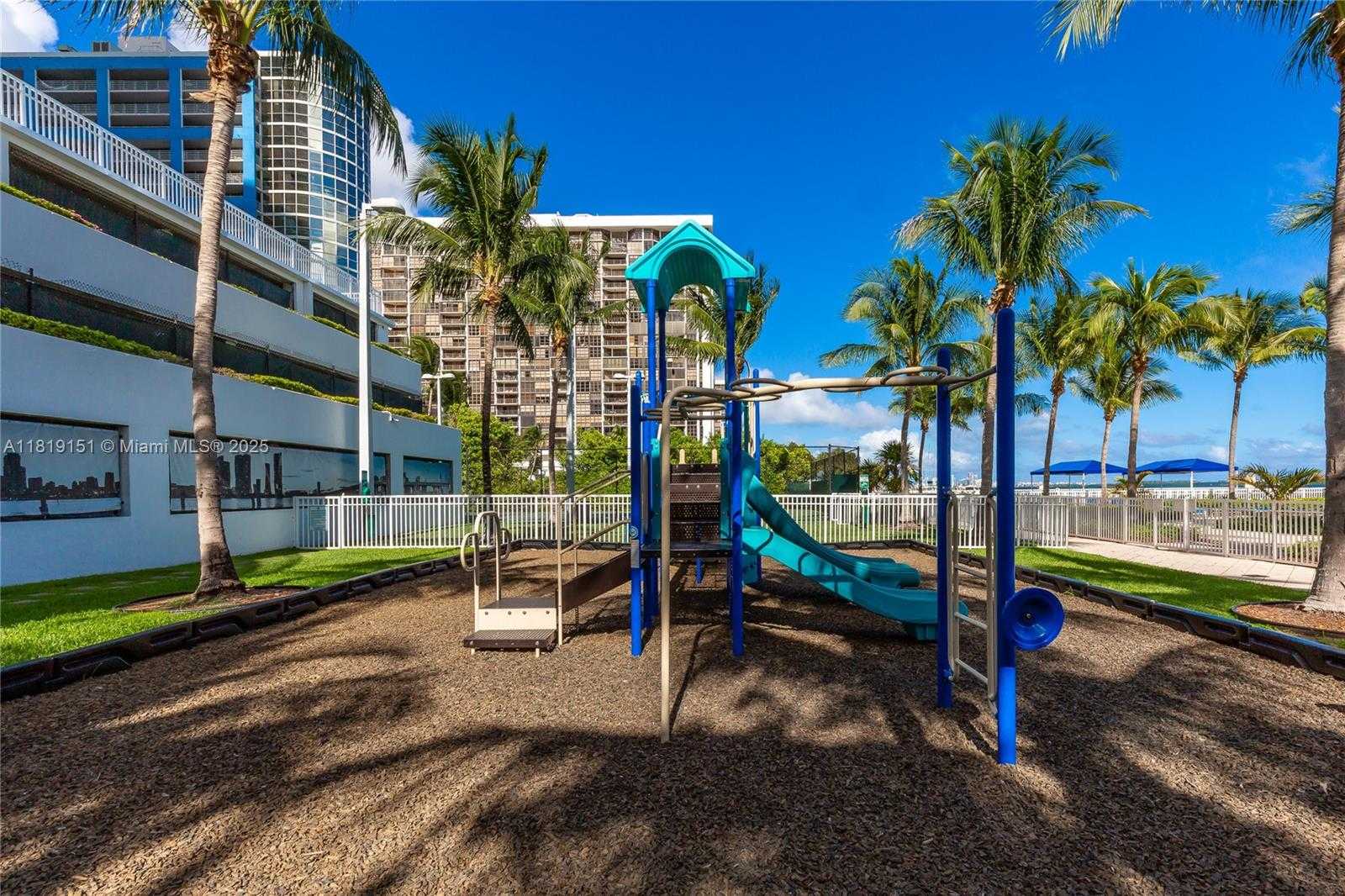 Small Image of 2101 BRICKELL AVE #2409, Miami Number 24