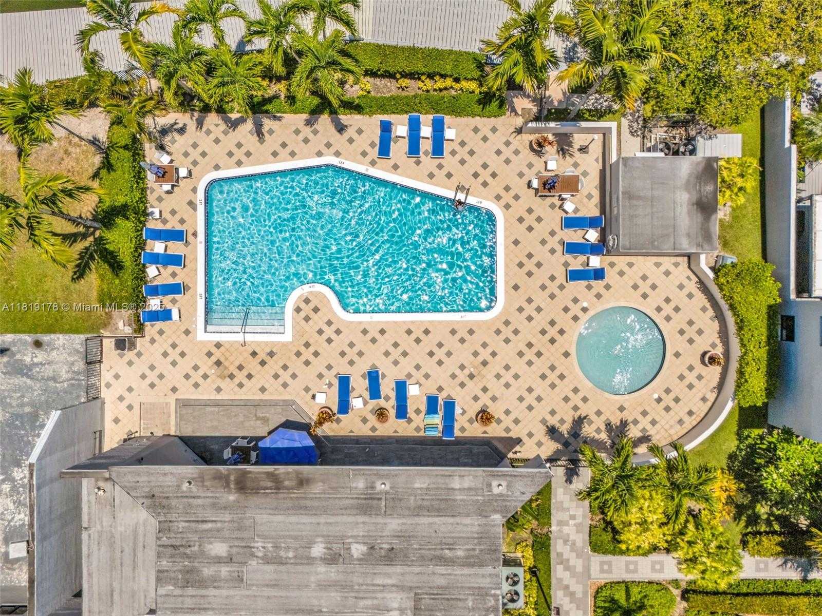 Small Image of 454 Poinciana Island Dr, Sunny Isles Beach, FL 33160, USA Number 10