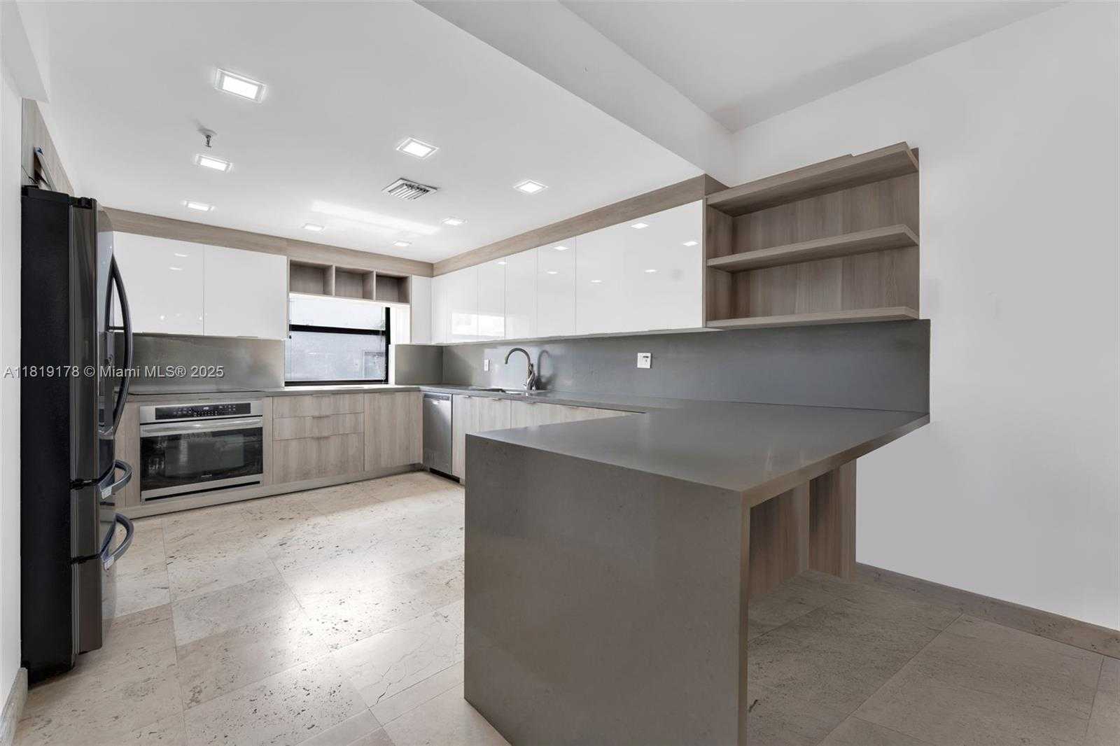Small Image of 454 Poinciana Island Dr, Sunny Isles Beach, FL 33160, USA Number 17