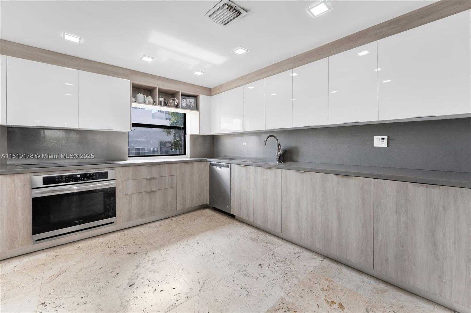Small Image of 454 Poinciana Island Dr, Sunny Isles Beach, FL 33160, USA Number 18