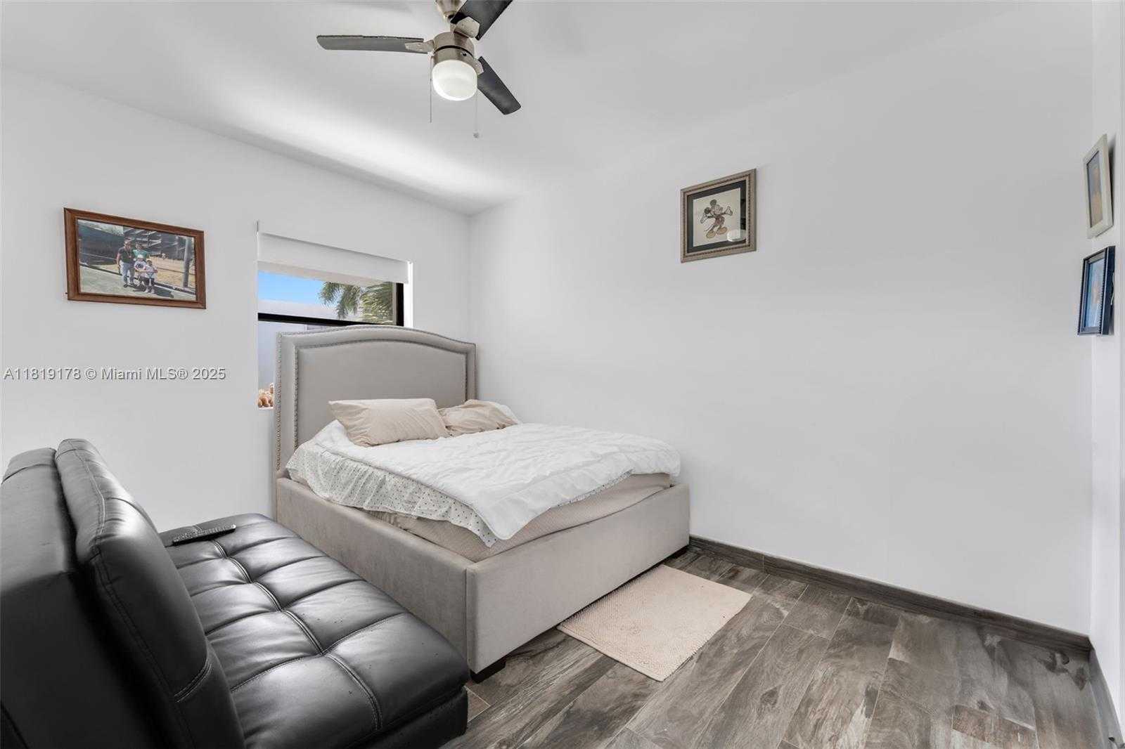 Small Image of 454 Poinciana Island Dr, Sunny Isles Beach, FL 33160, USA Number 31