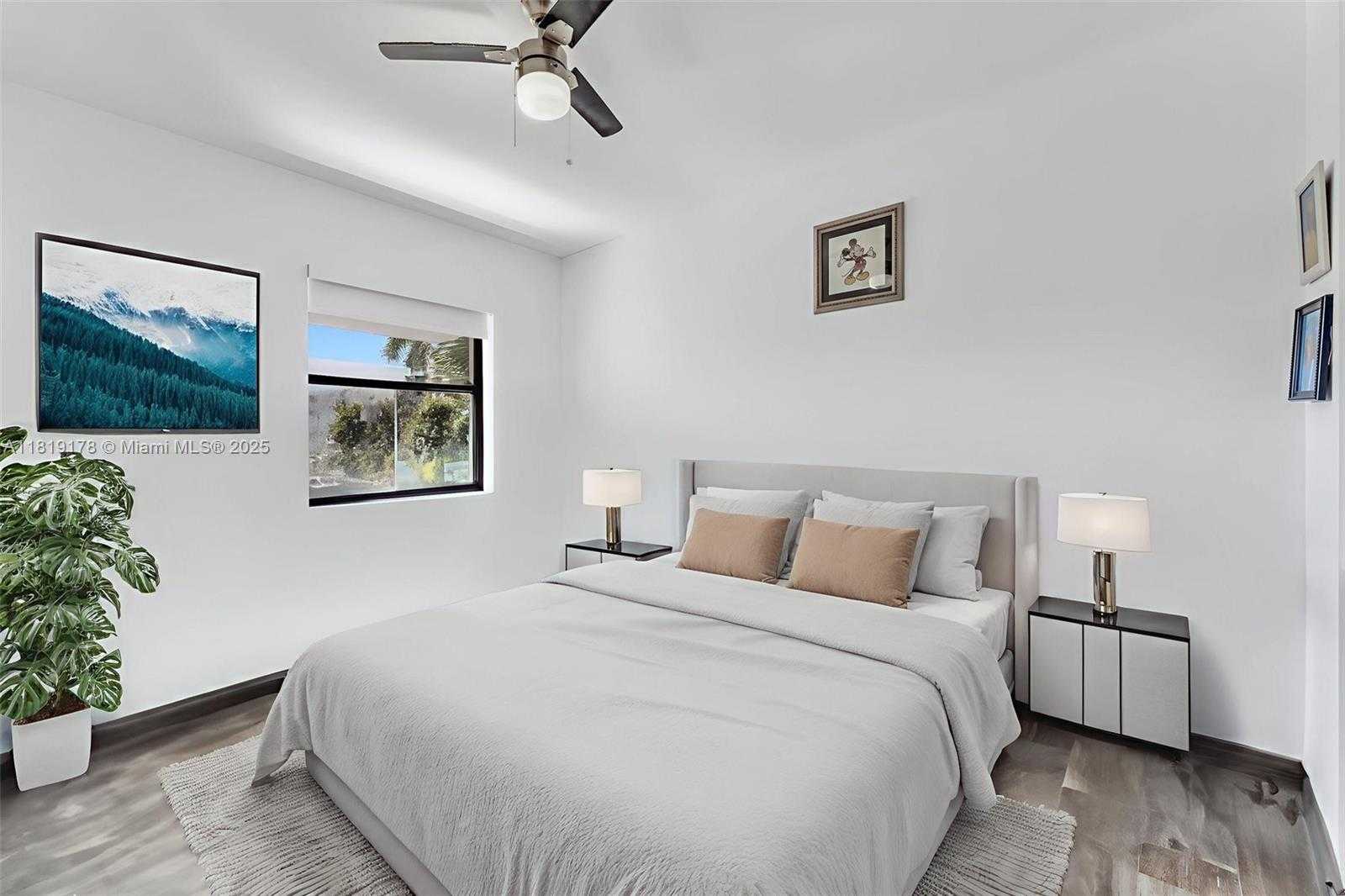 Small Image of 454 Poinciana Island Dr, Sunny Isles Beach, FL 33160, USA Number 33
