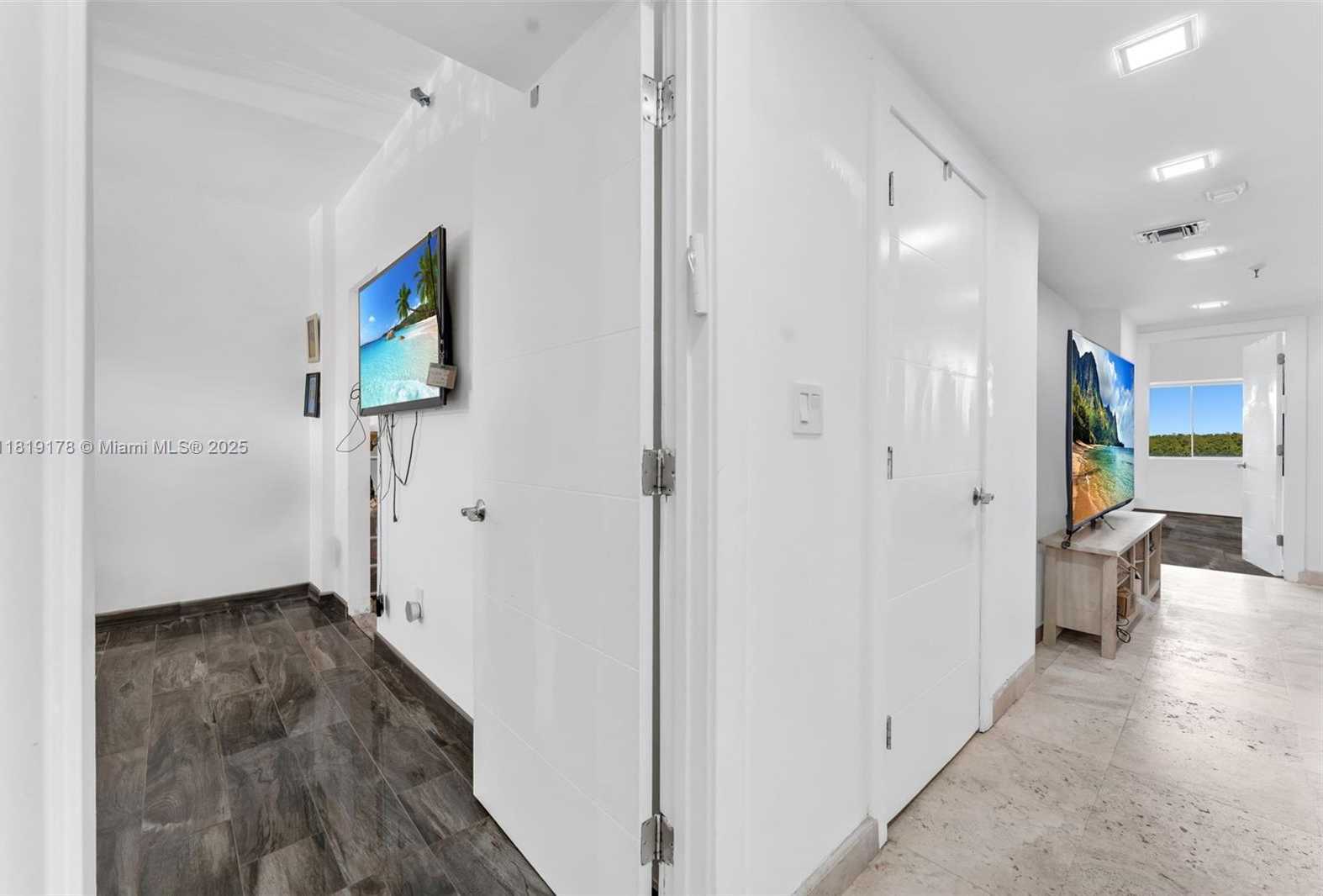 Small Image of 454 Poinciana Island Dr, Sunny Isles Beach, FL 33160, USA Number 34
