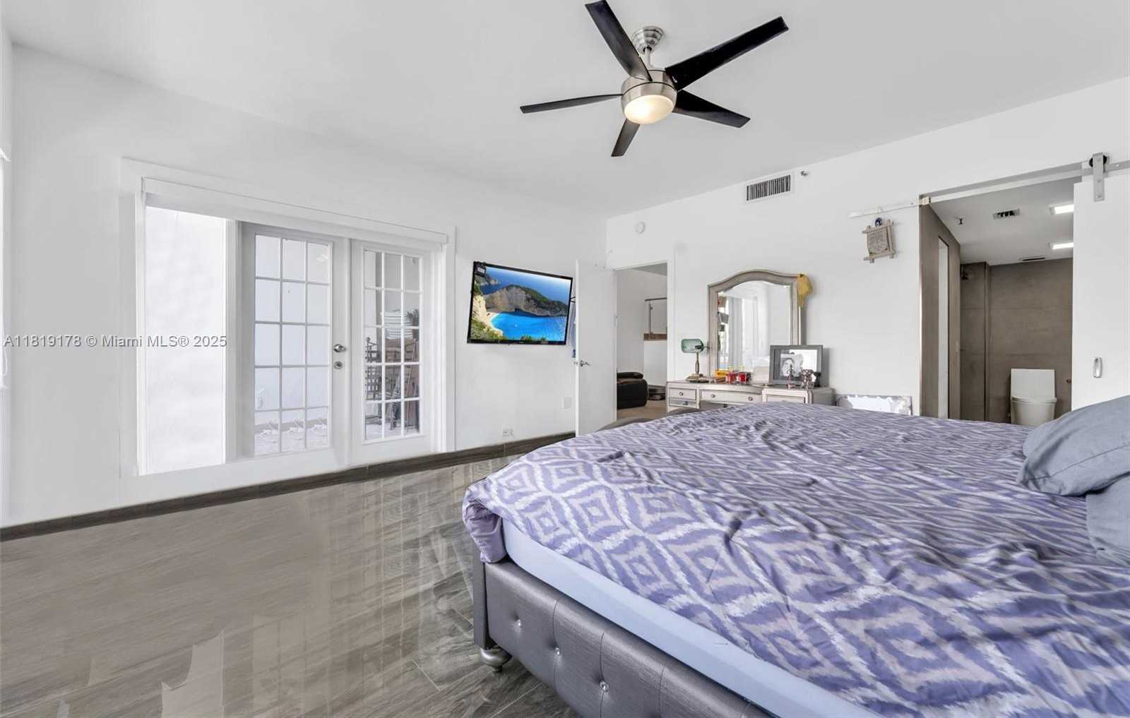 Small Image of 454 Poinciana Island Dr, Sunny Isles Beach, FL 33160, USA Number 35