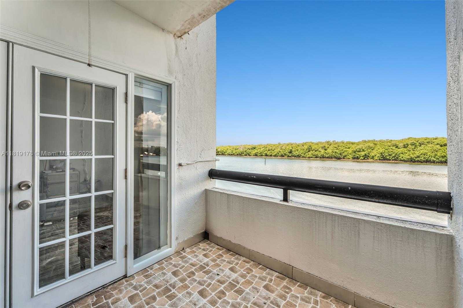 Small Image of 454 Poinciana Island Dr, Sunny Isles Beach, FL 33160, USA Number 39