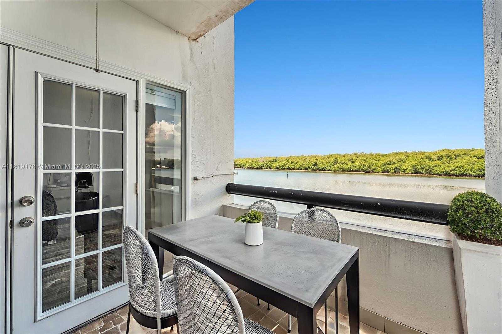 Small Image of 454 Poinciana Island Dr, Sunny Isles Beach, FL 33160, USA Number 7