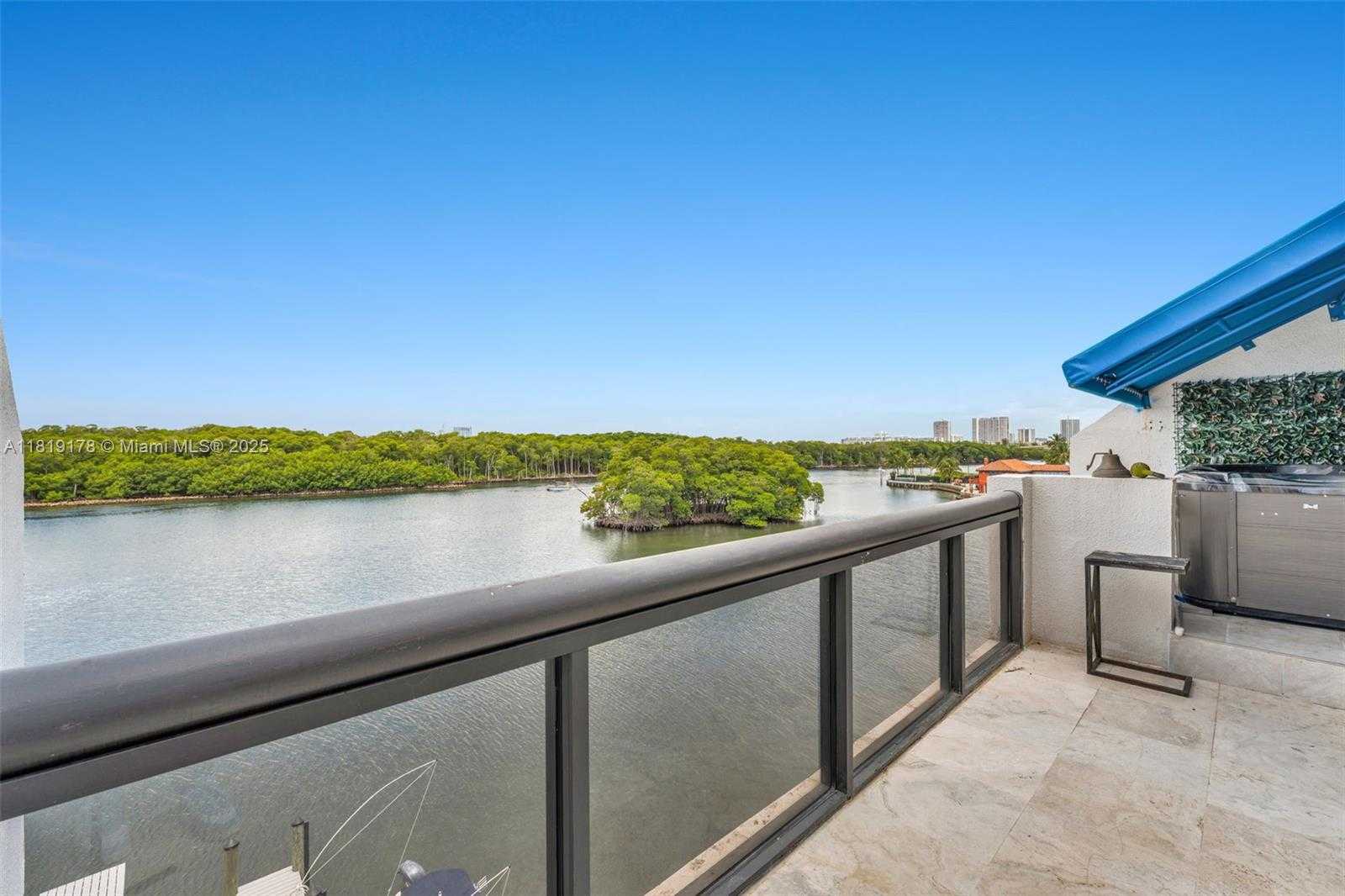 Small Image of 454 Poinciana Island Dr, Sunny Isles Beach, FL 33160, USA Number 8