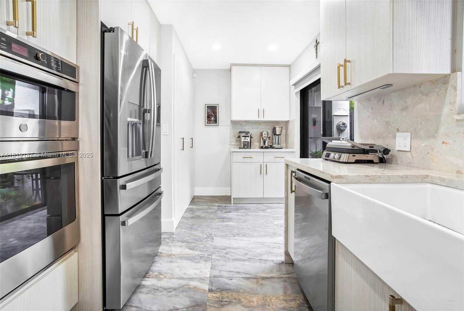 Small Image of 16039 FAIRWAY LN #113, Weston Number 10