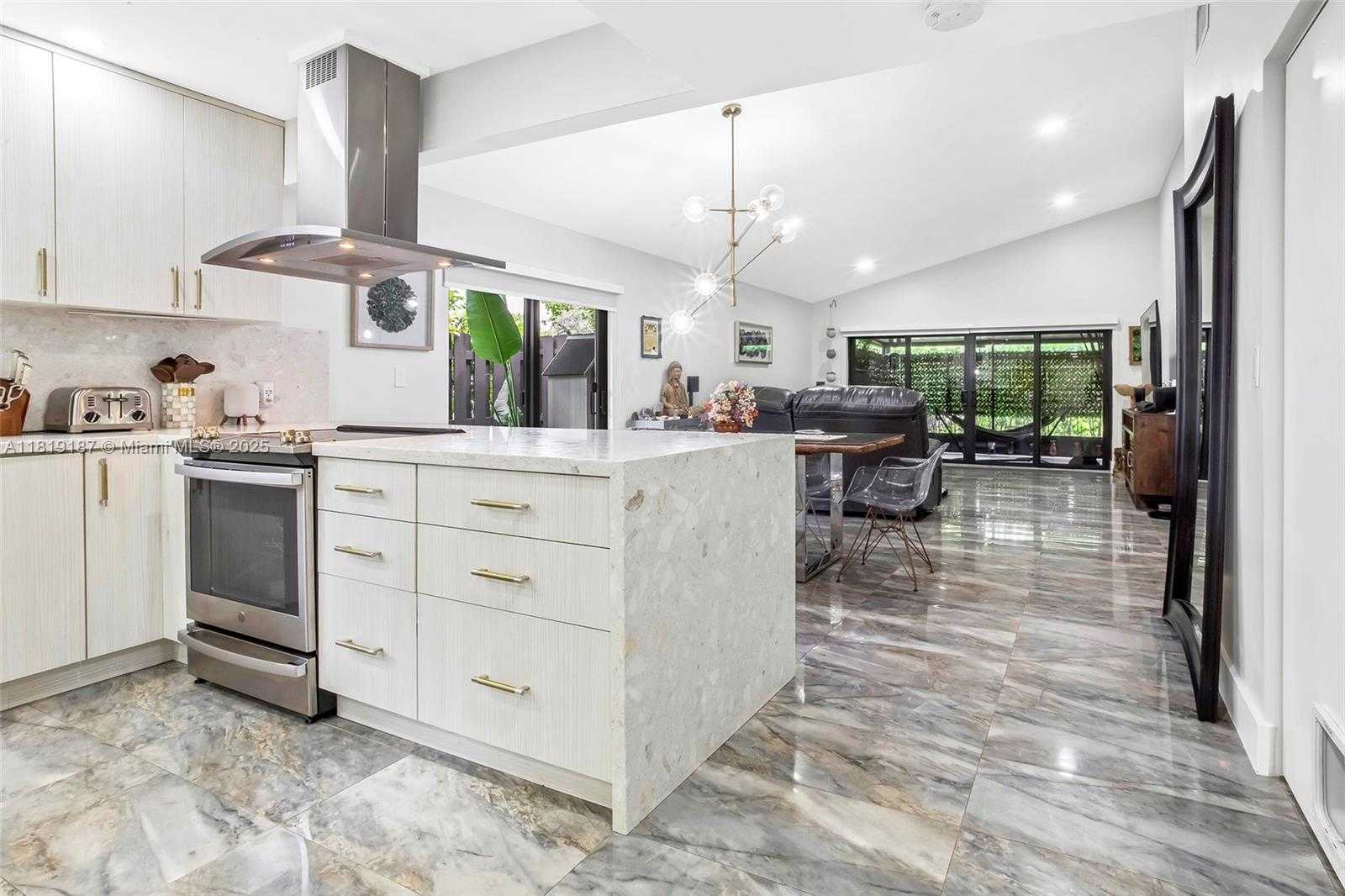 Small Image of 16039 FAIRWAY LN #113, Weston Number 11