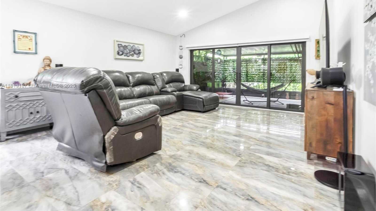 Small Image of 16039 FAIRWAY LN #113, Weston Number 17