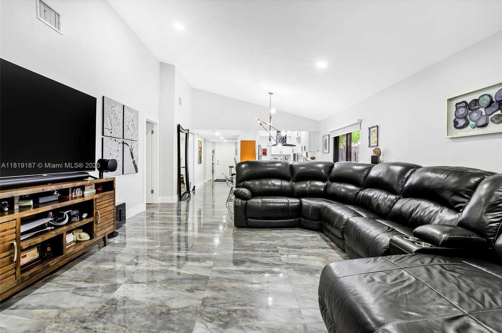 Small Image of 16039 FAIRWAY LN #113, Weston Number 19