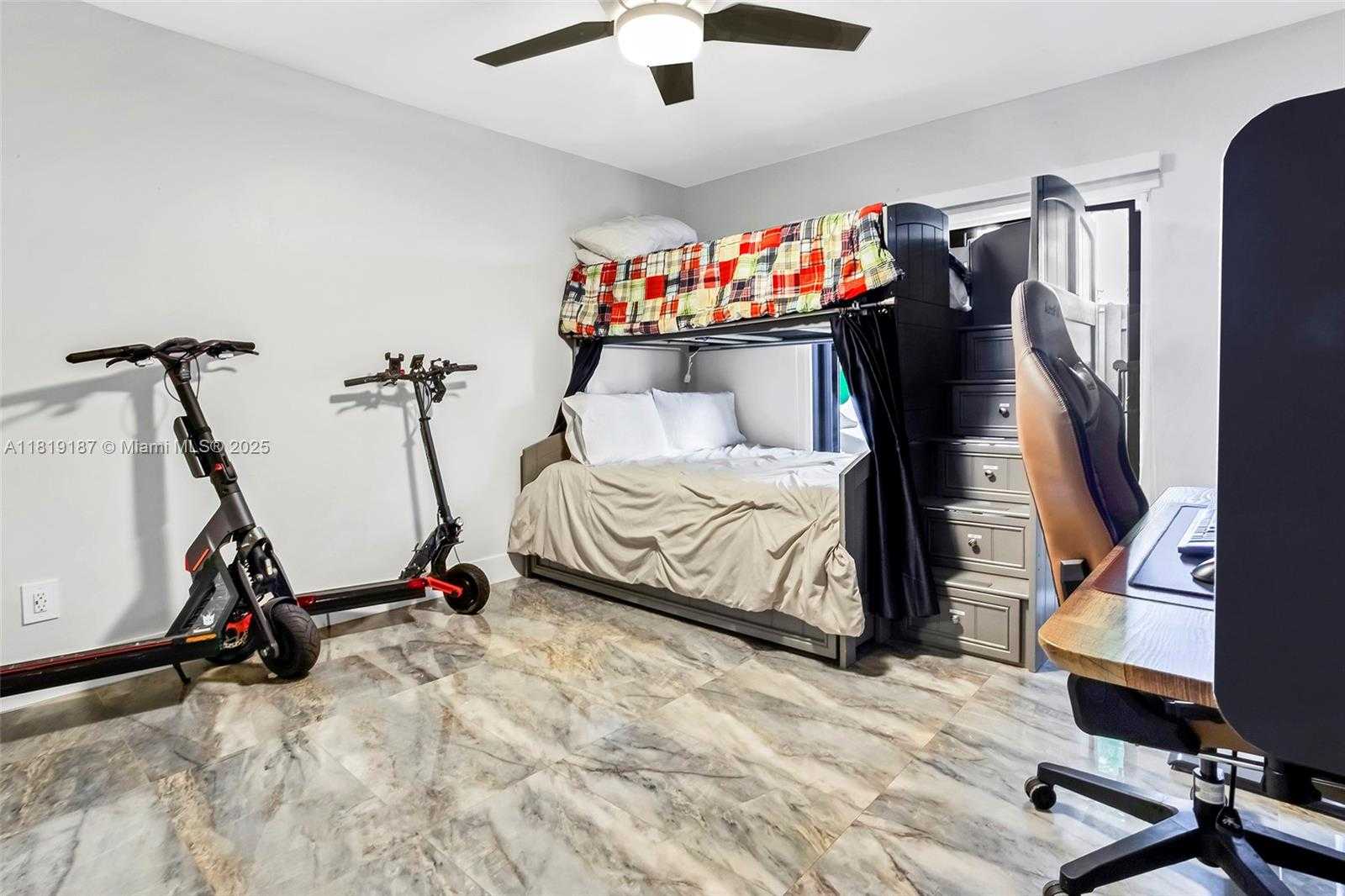 Small Image of 16039 FAIRWAY LN #113, Weston Number 21