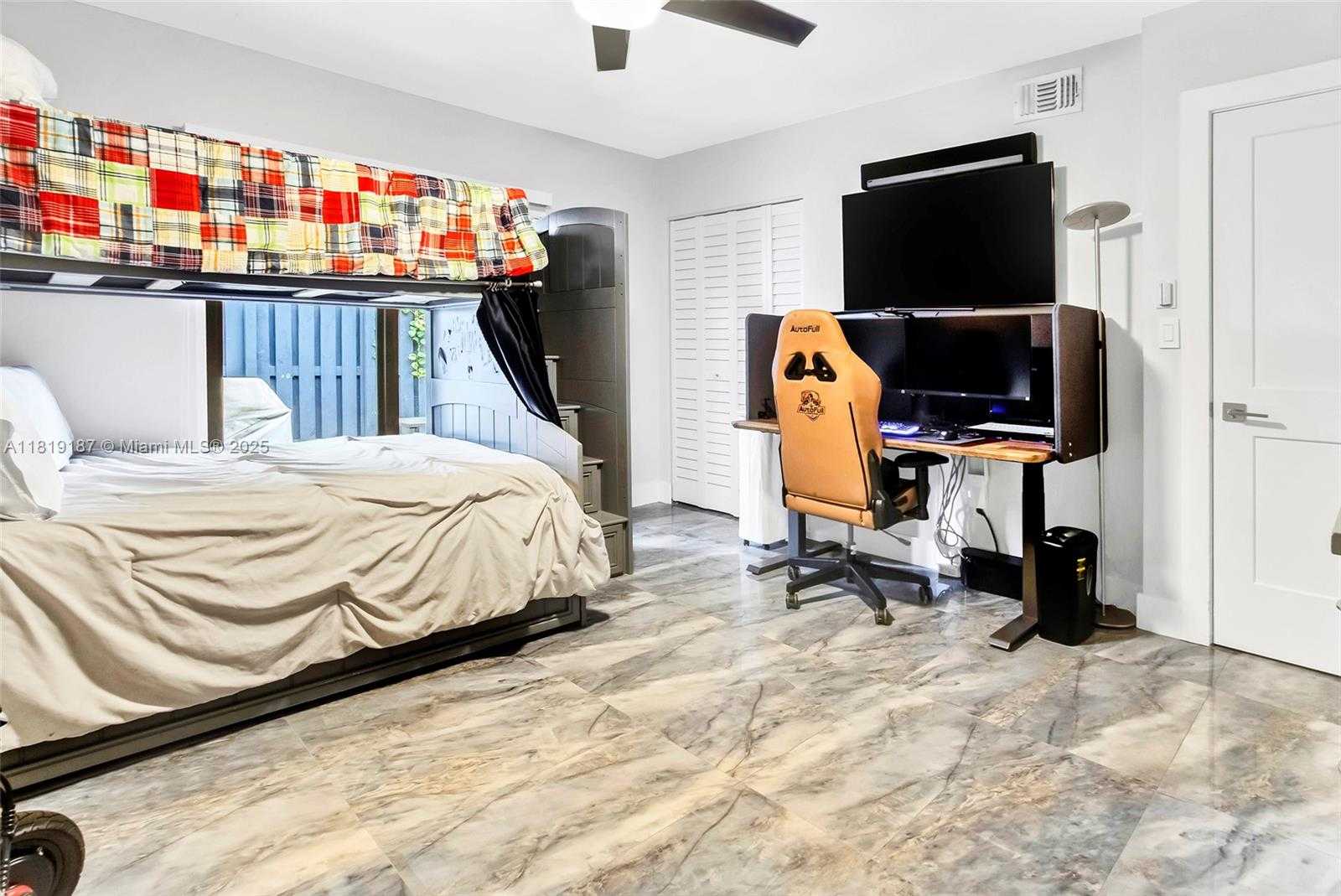 Small Image of 16039 FAIRWAY LN #113, Weston Number 22