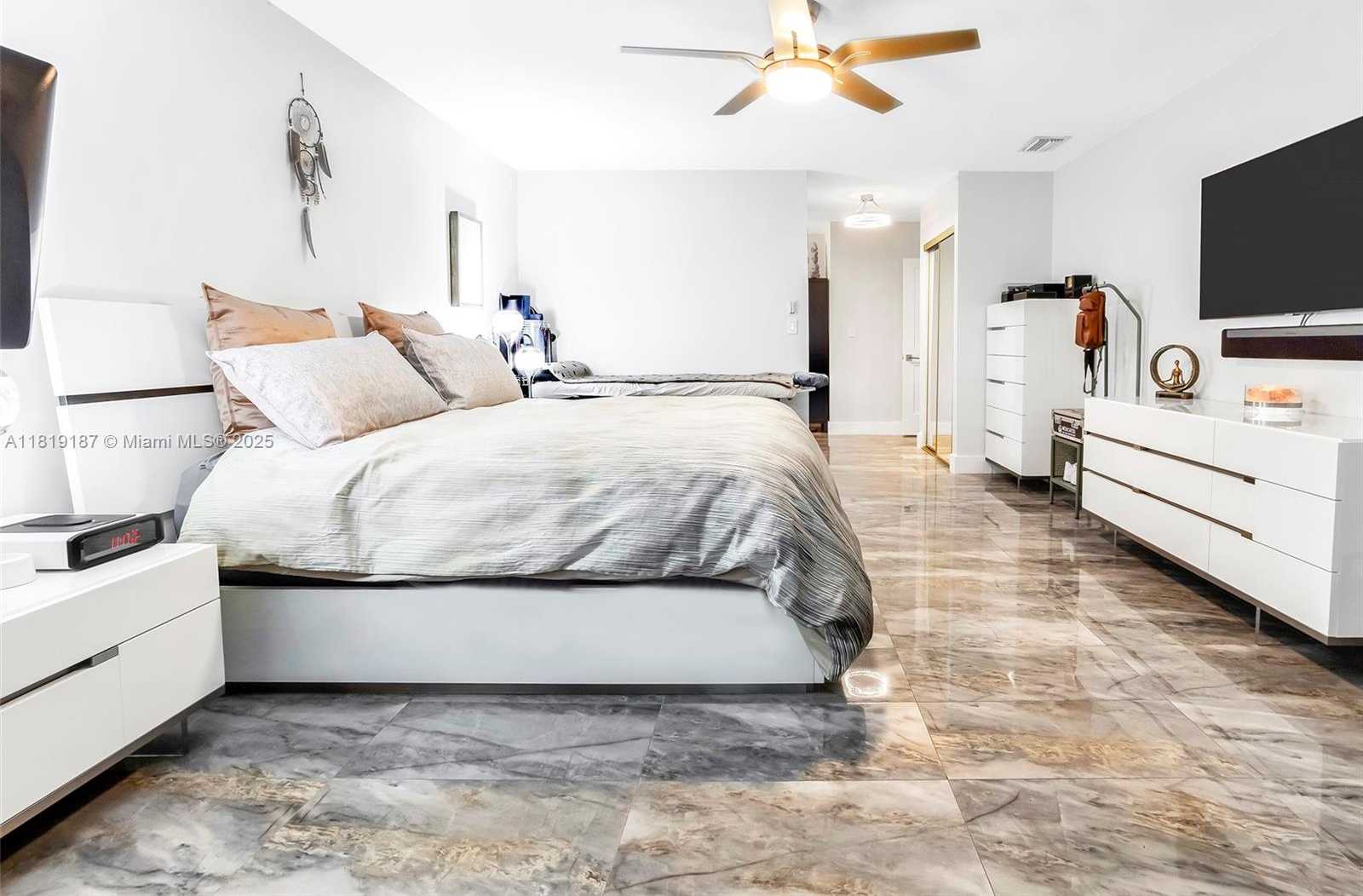 Small Image of 16039 FAIRWAY LN #113, Weston Number 27