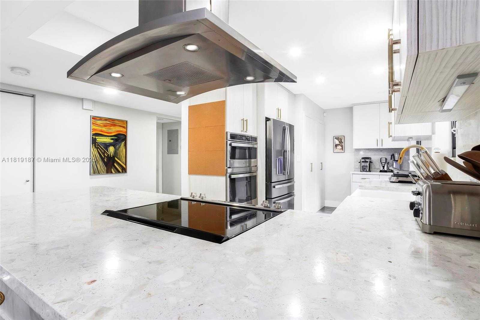Small Image of 16039 FAIRWAY LN #113, Weston Number 3