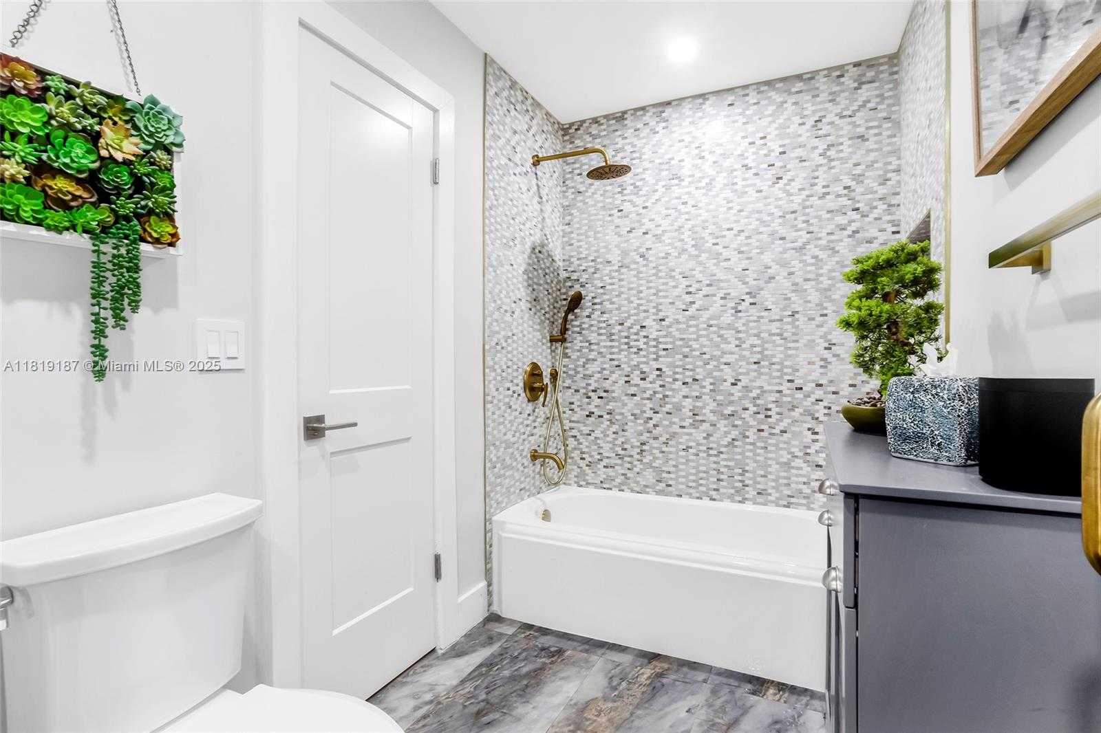 Small Image of 16039 FAIRWAY LN #113, Weston Number 30