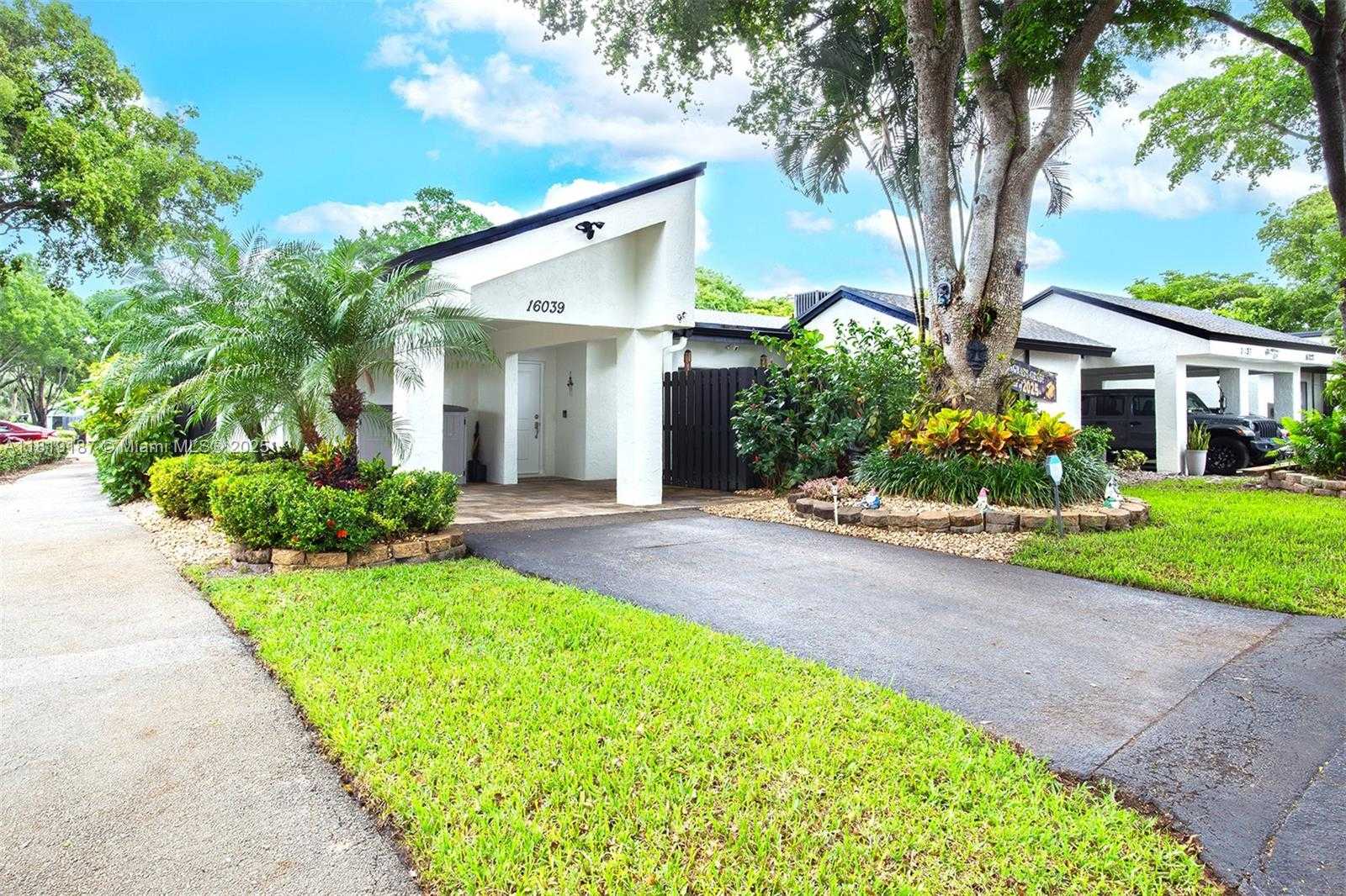 Small Image of 16039 FAIRWAY LN #113, Weston Number 37