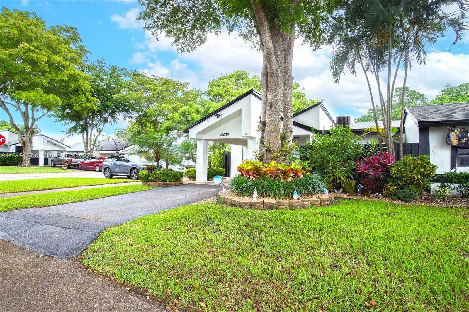 Small Image of 16039 FAIRWAY LN #113, Weston Number 38