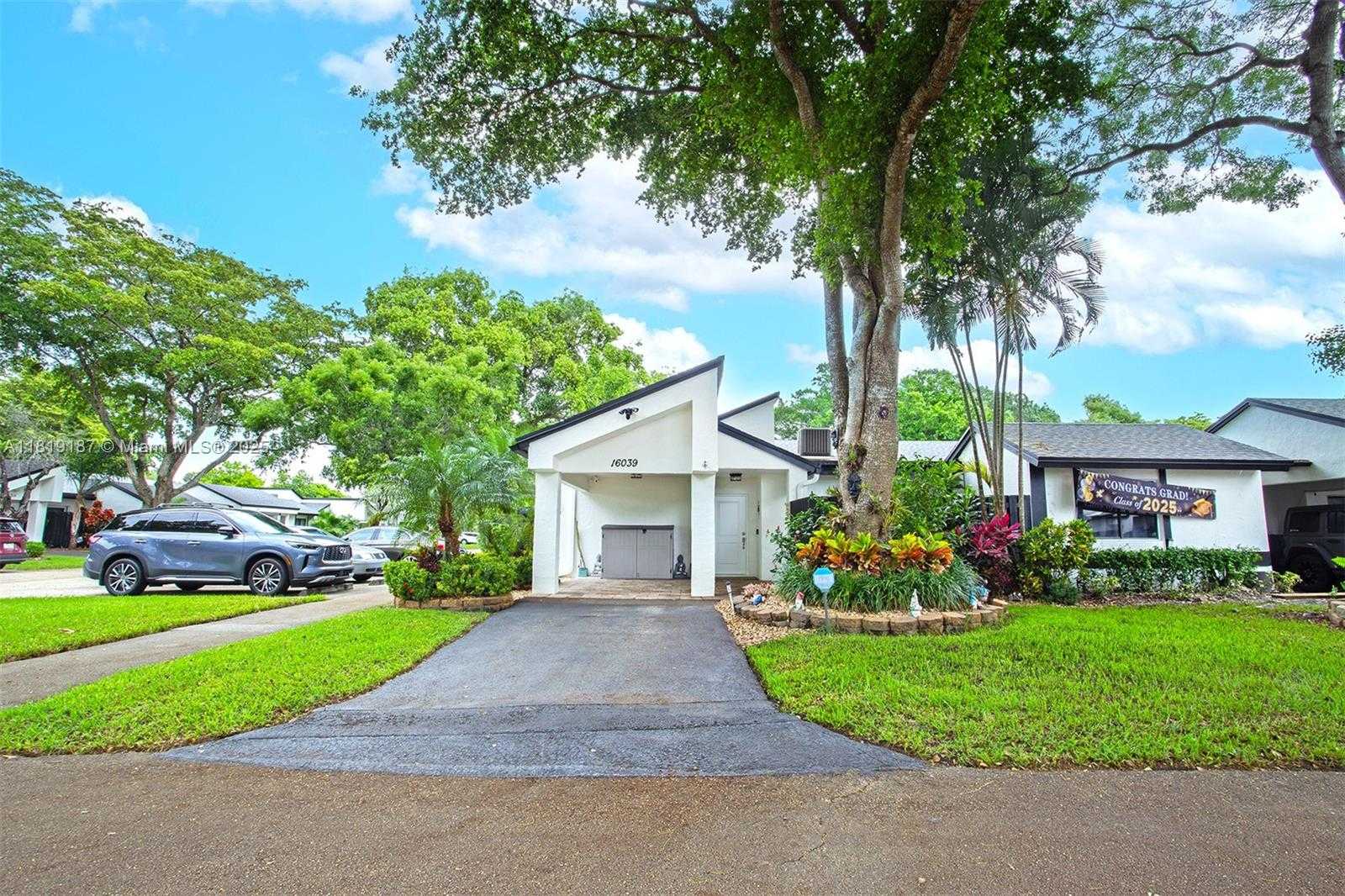 Small Image of 16039 FAIRWAY LN #113, Weston Number 39