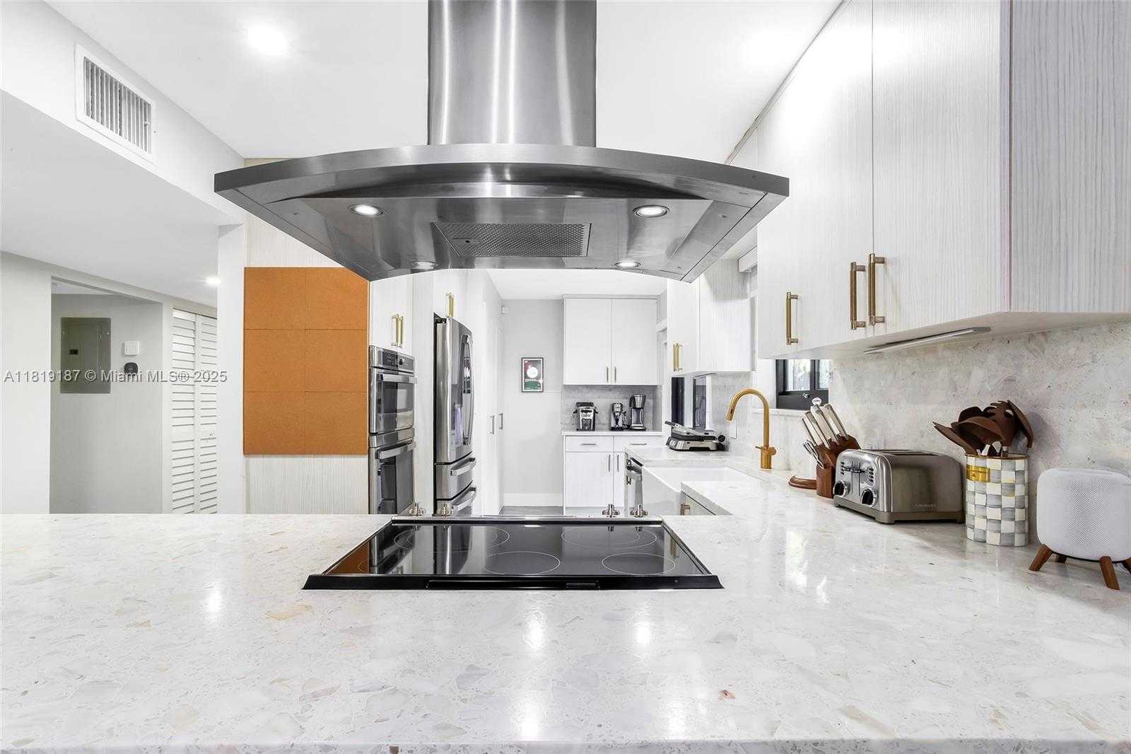 Small Image of 16039 FAIRWAY LN #113, Weston Number 4