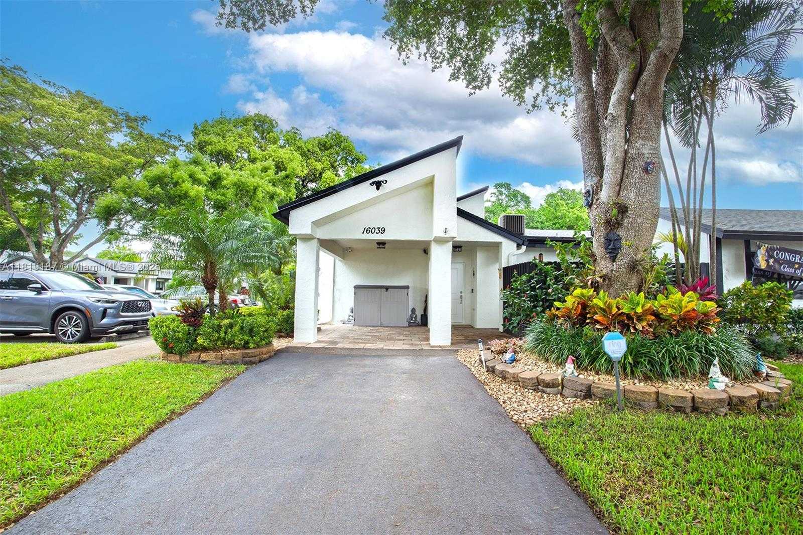 Small Image of 16039 FAIRWAY LN #113, Weston Number 40