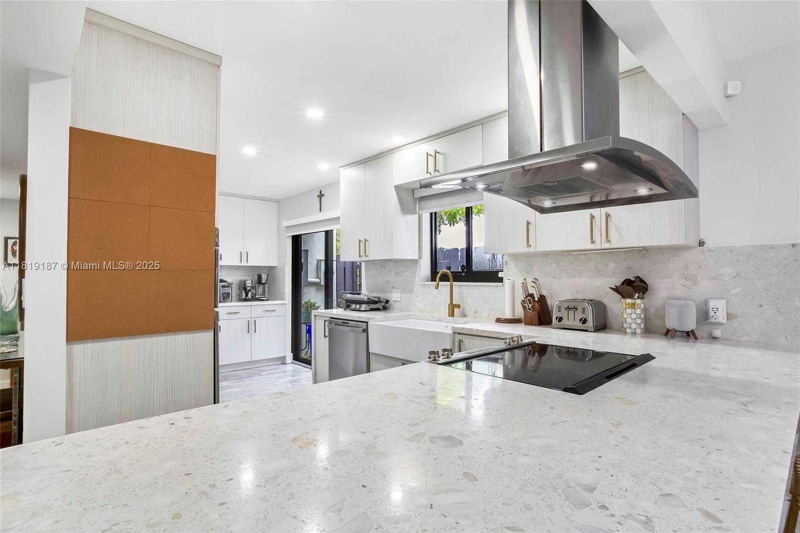 Small Image of 16039 FAIRWAY LN #113, Weston Number 5