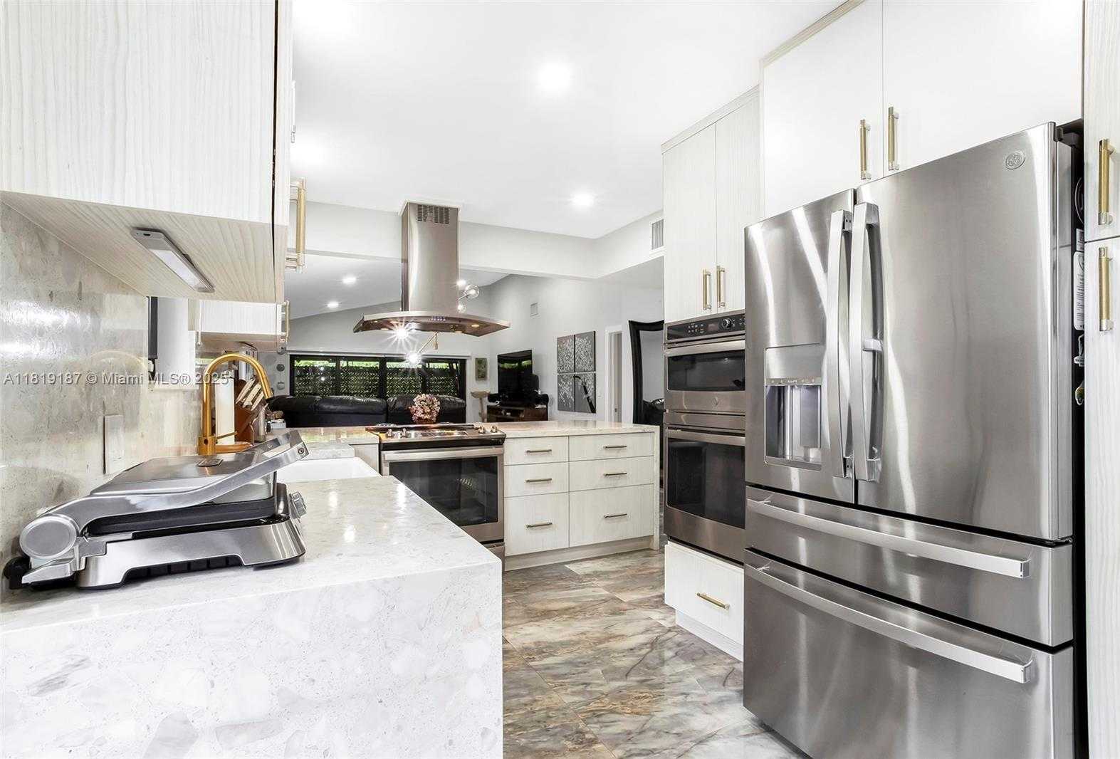 Small Image of 16039 FAIRWAY LN #113, Weston Number 6