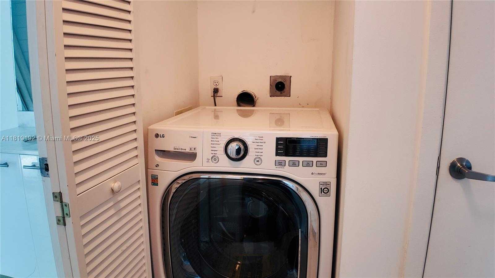 Small Image of 888 BISCAYNE BLVD #2501, Miami Number 26