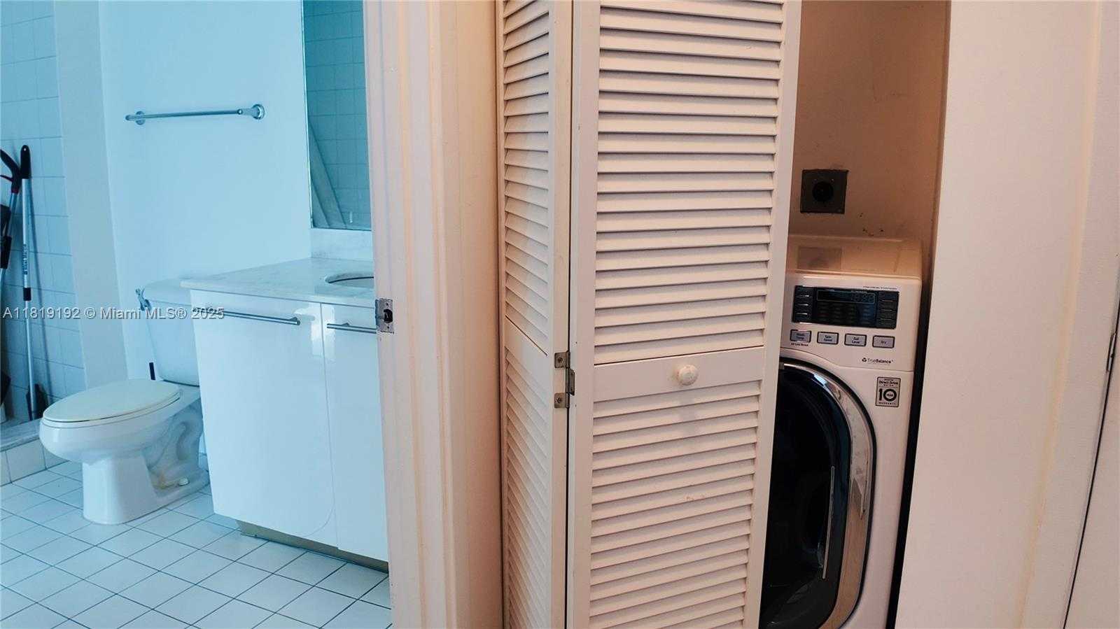 Small Image of 888 BISCAYNE BLVD #2501, Miami Number 27