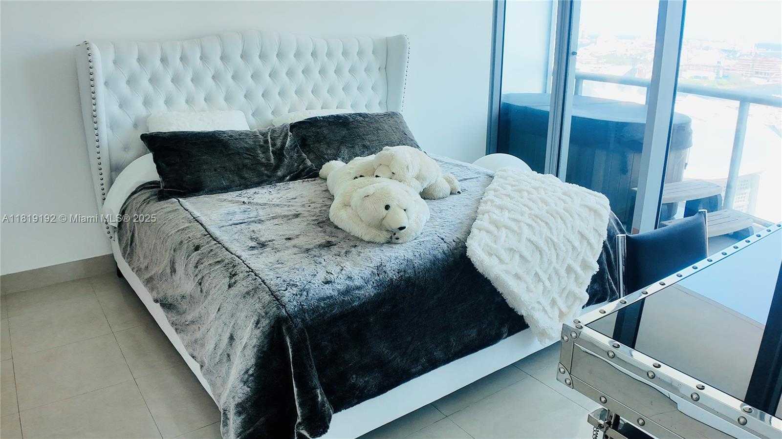 Small Image of 888 BISCAYNE BLVD #2501, Miami Number 31