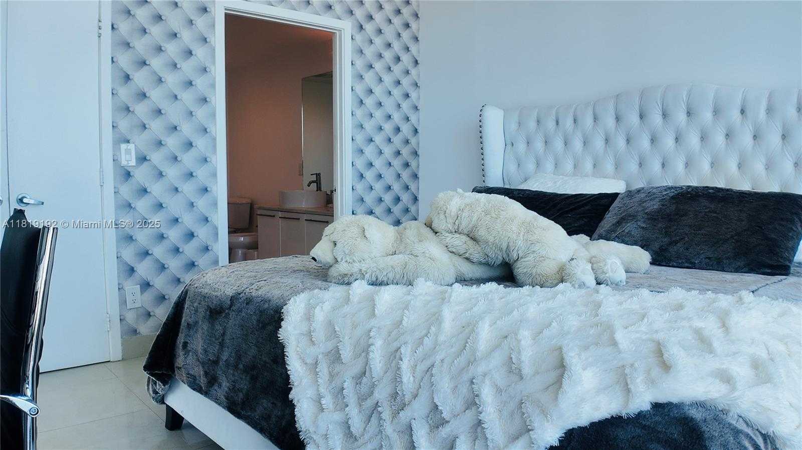 Small Image of 888 BISCAYNE BLVD #2501, Miami Number 36