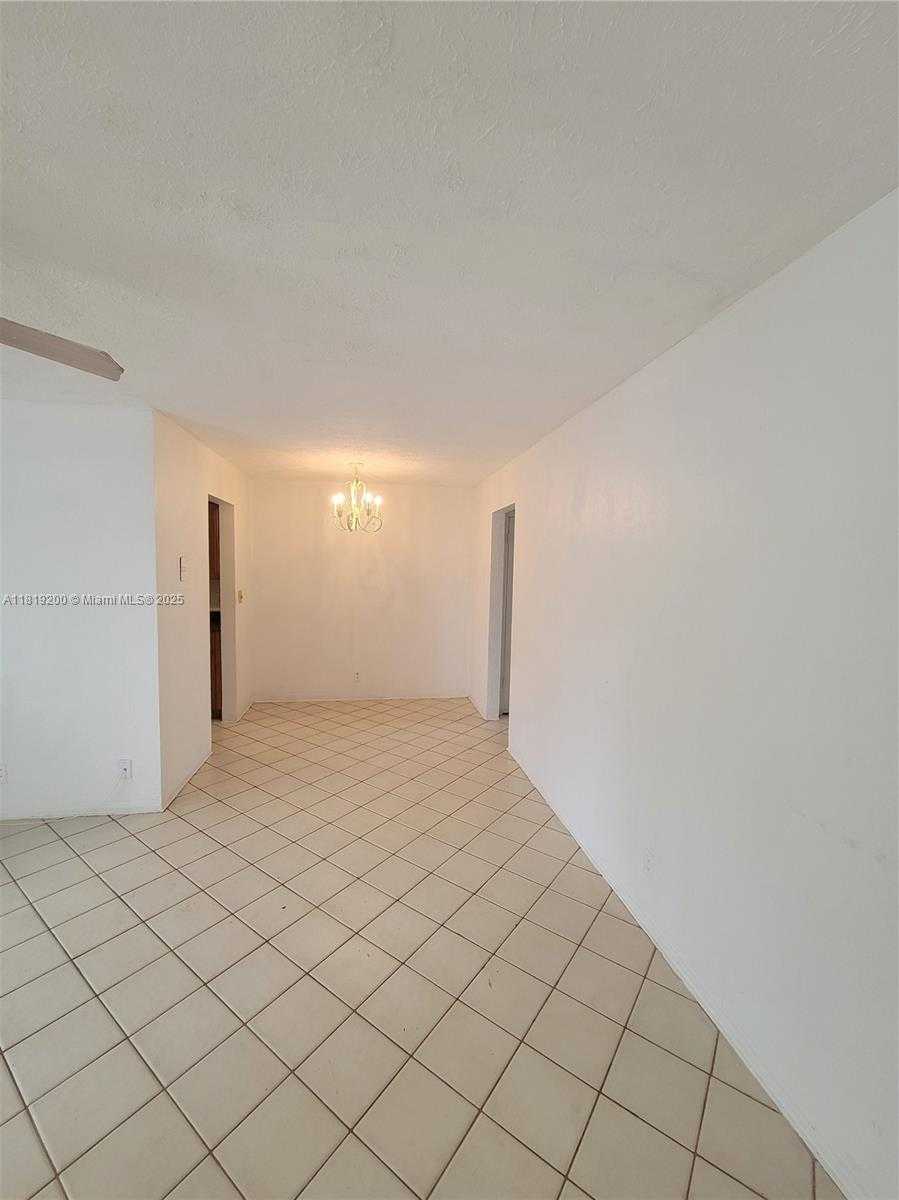 Small Image of Hollywood Number 4