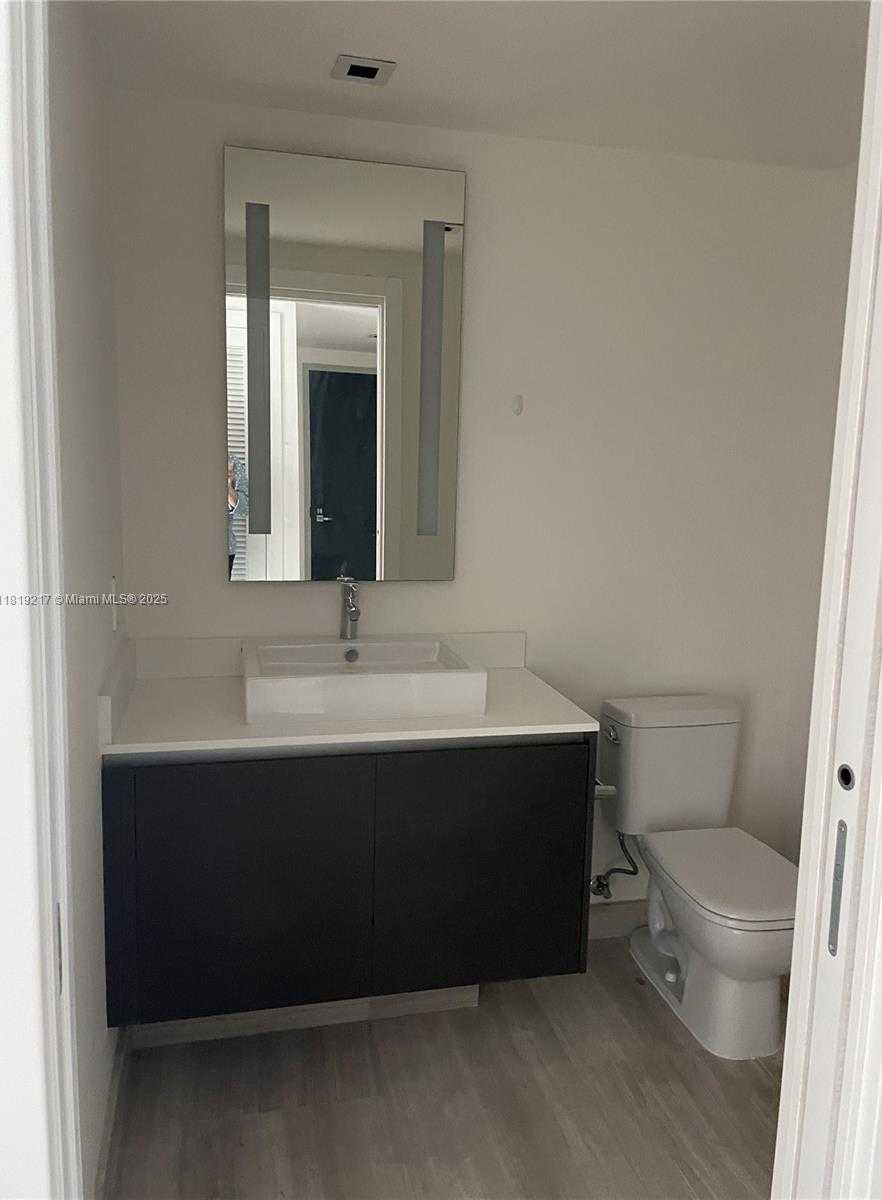 Small Image of 1451 BRICKELL AVE #2306, Miami Number 12
