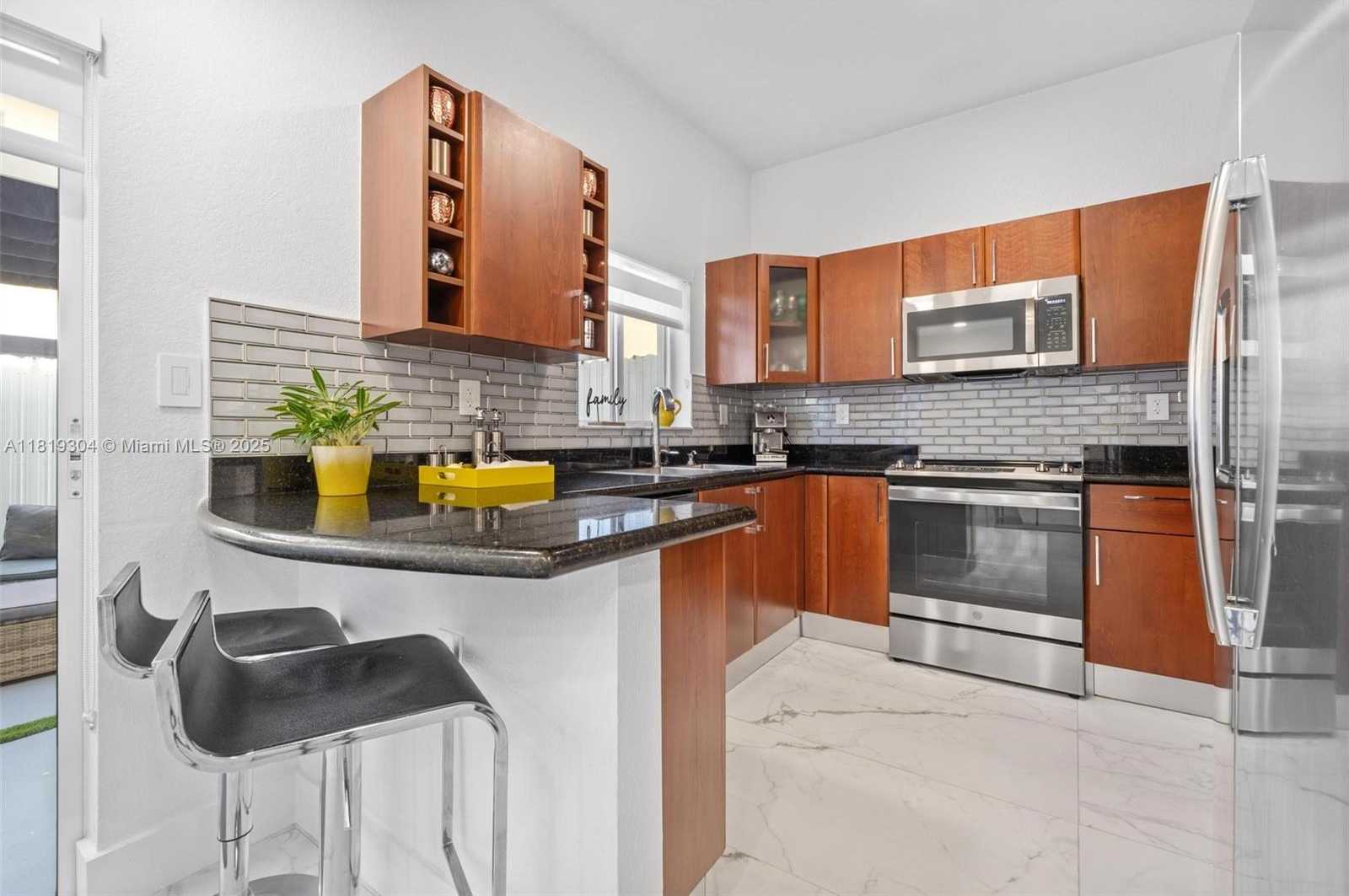 Small Image of 18062 NORTH WEST 74TH CT, Hialeah Number 10